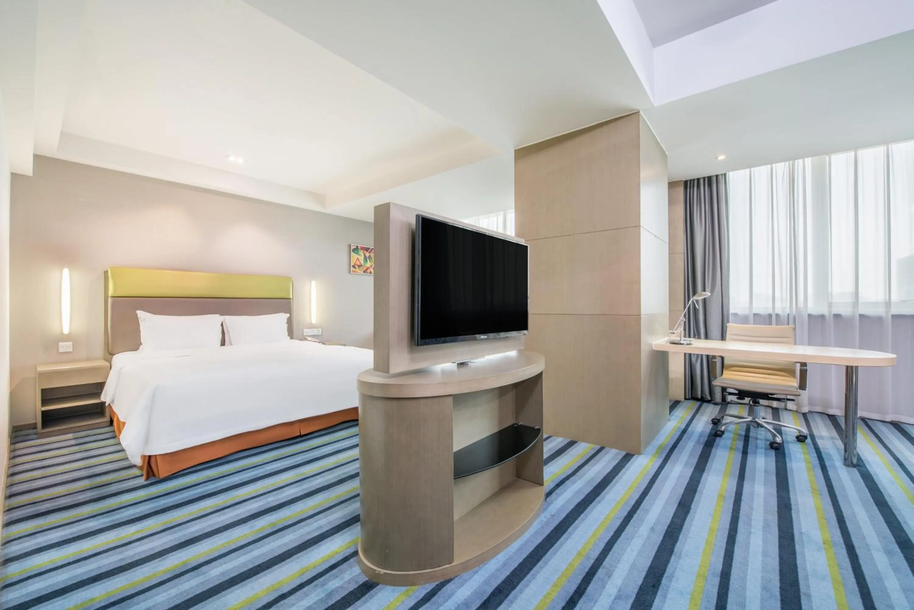Photo of the whole room, Bed in Holiday Inn Express Hefei Huaihe Road