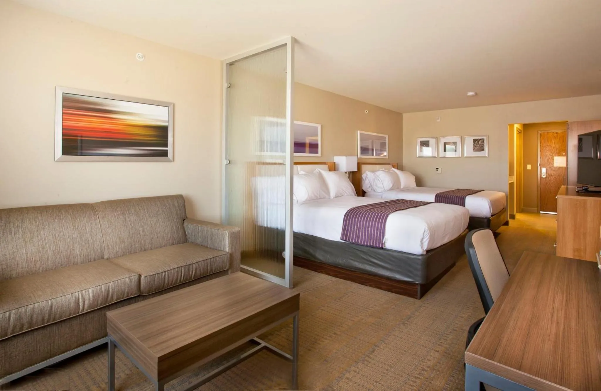 Bedroom, Bed in Holiday Inn Express Hotel & Suites Hot Springs by IHG