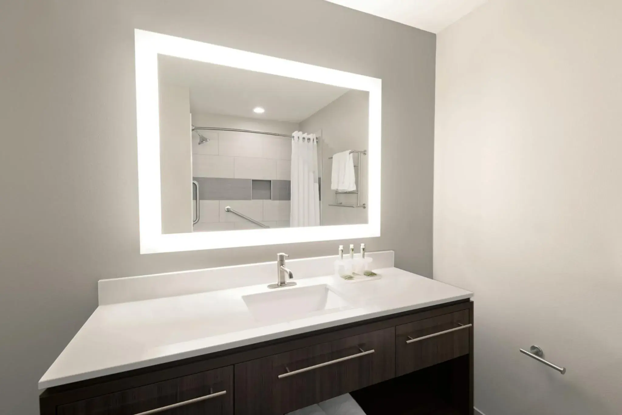 Queen Suite with Two Queen Beds and Mobility Accessible Tub - Non-Smoking in Holiday Inn Express Hotel & Suites Hot Springs by IHG Queen Suite with Two Queen Beds and Mobility Accessible Tub - Non-Smoking in Holiday Inn Express Hotel & Suites Hot Springs by IHG