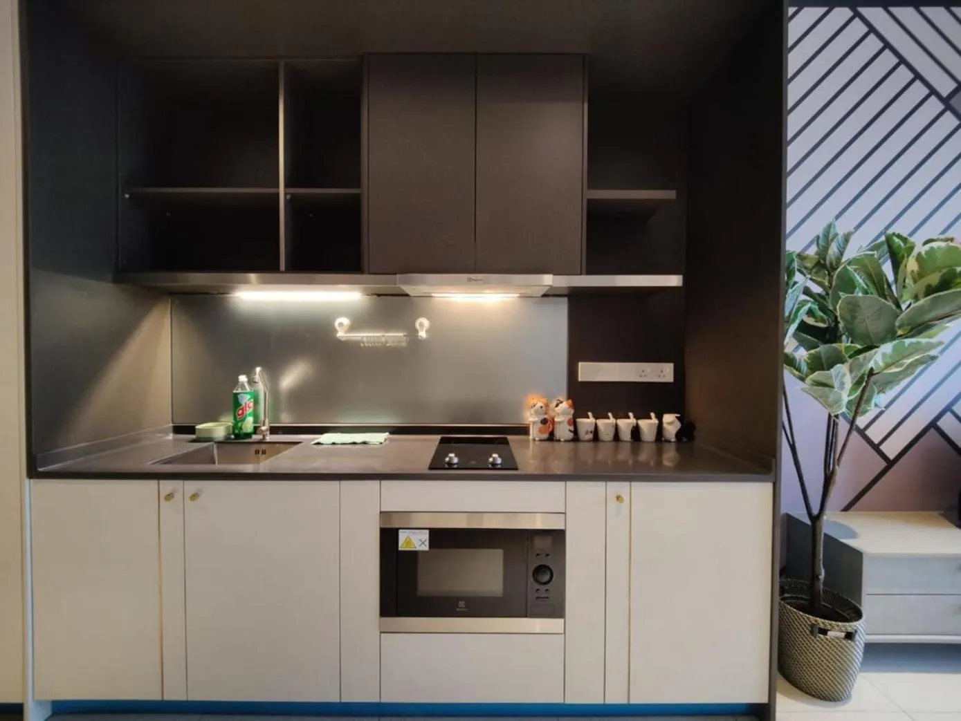 Kitchen or kitchenette in Millerz Square Old Klang Road