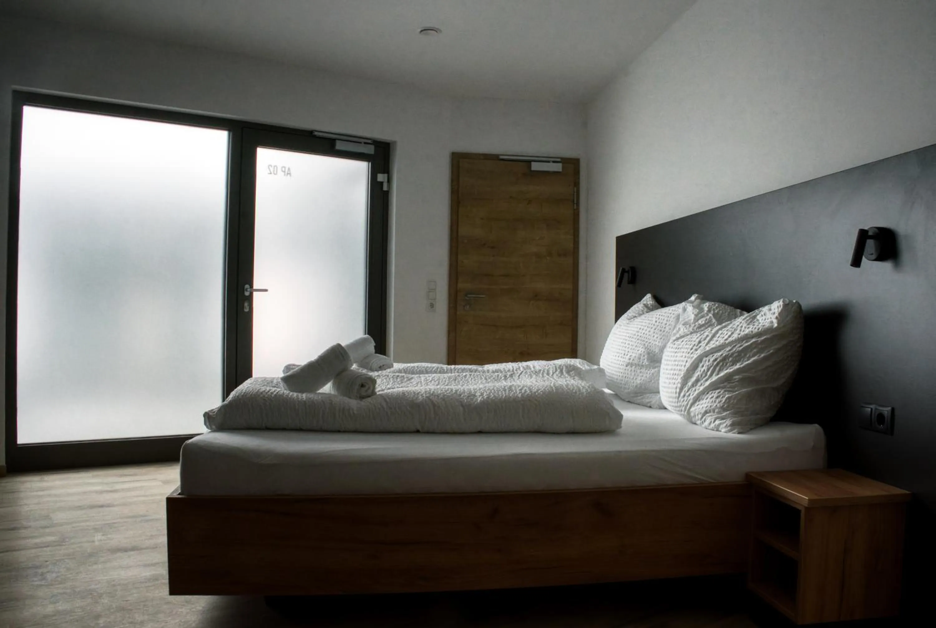 Bed in myQuartier City Chalets digital self check in