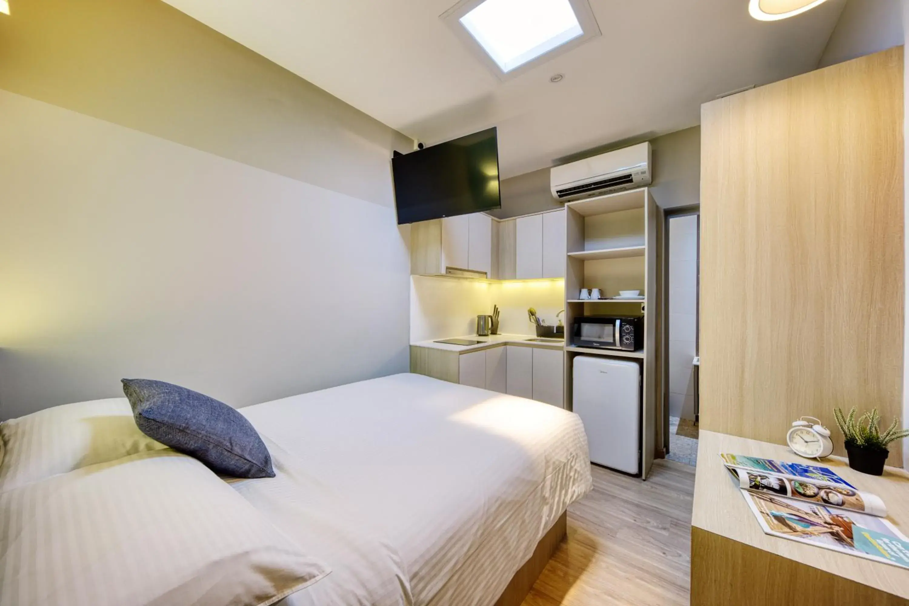 Deluxe Studio Queen (No window) in Habyt Studios Kallang Deluxe Studio Queen (No window) in Habyt Studios Kallang