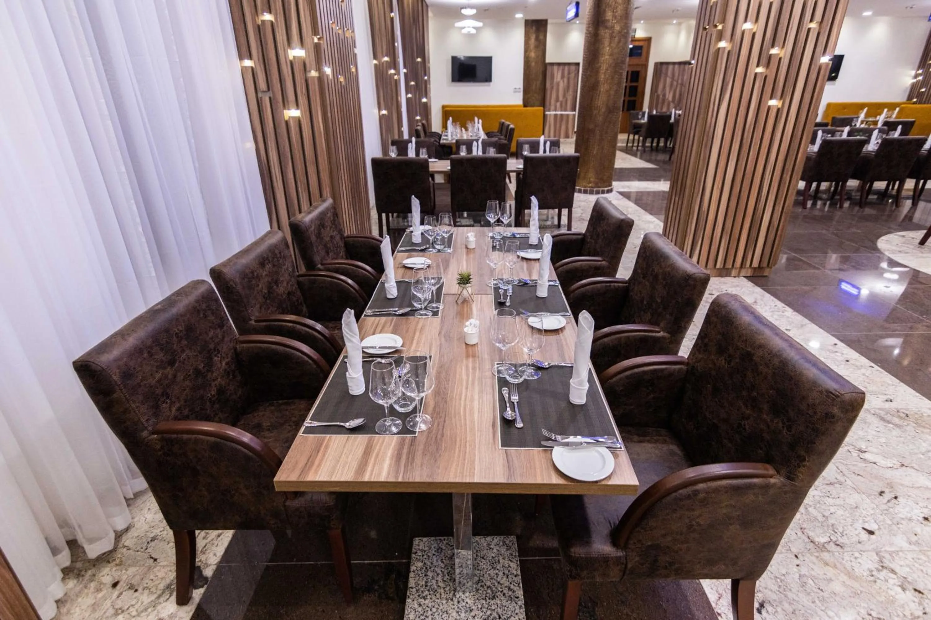 Restaurant/places to eat in BON Hotel Octagon