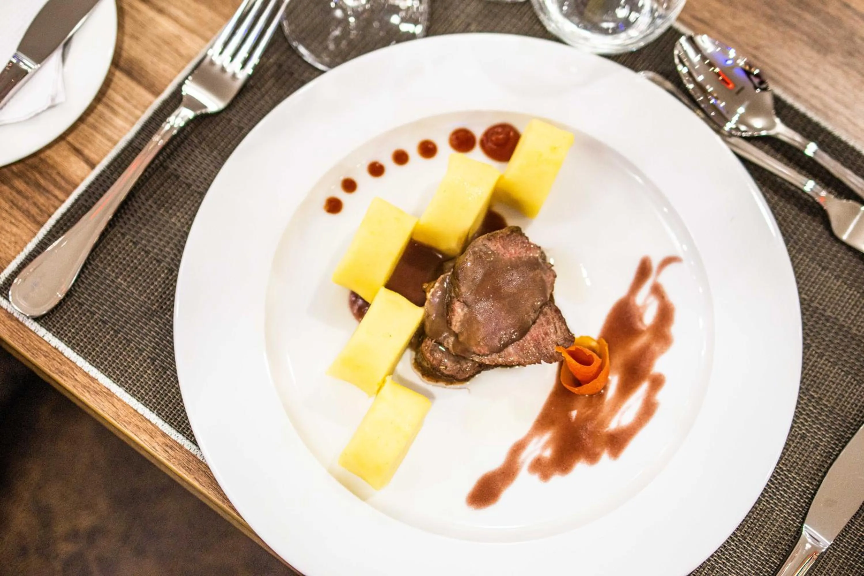 Food and drinks in BON Hotel Octagon