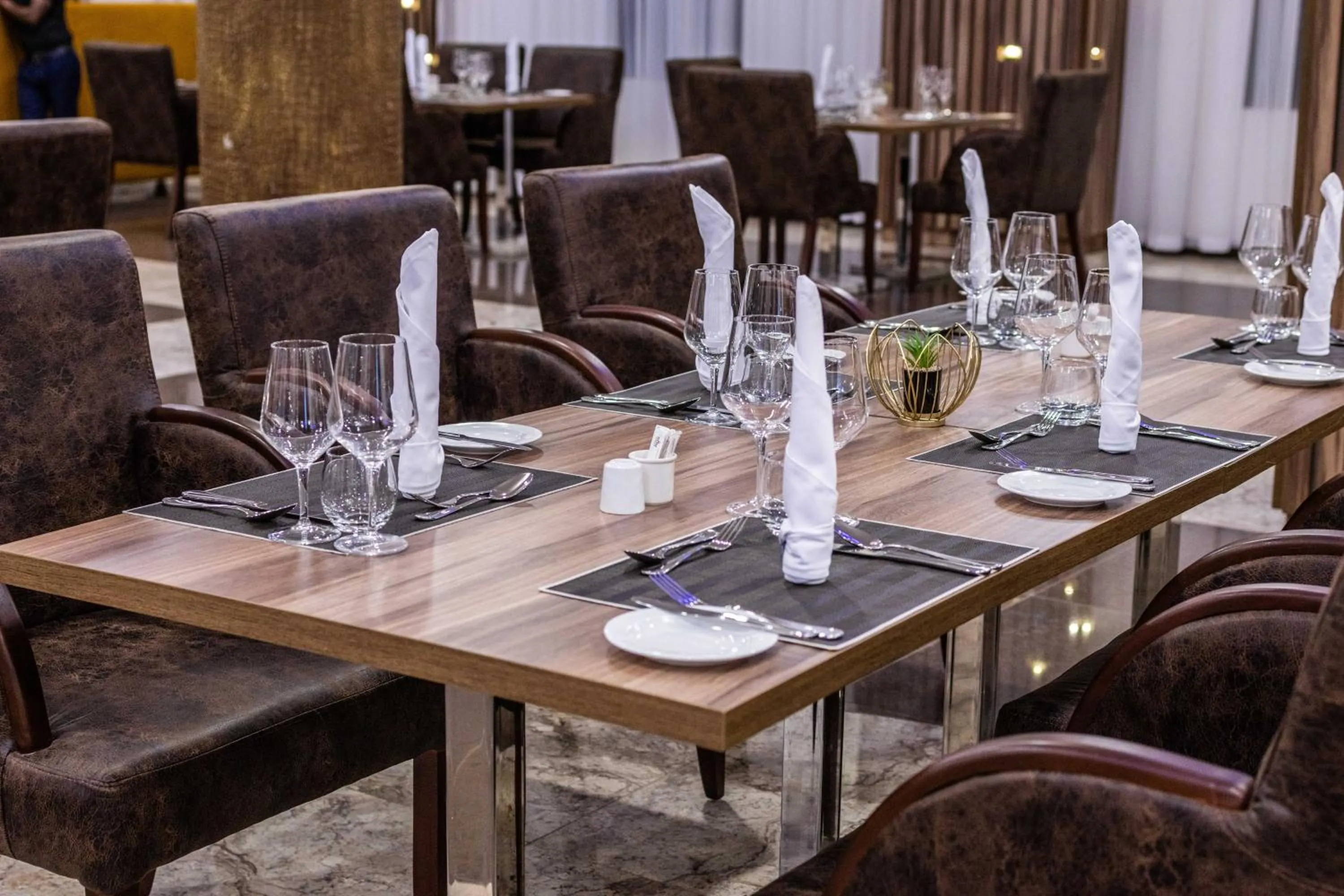 Restaurant/places to eat in BON Hotel Octagon