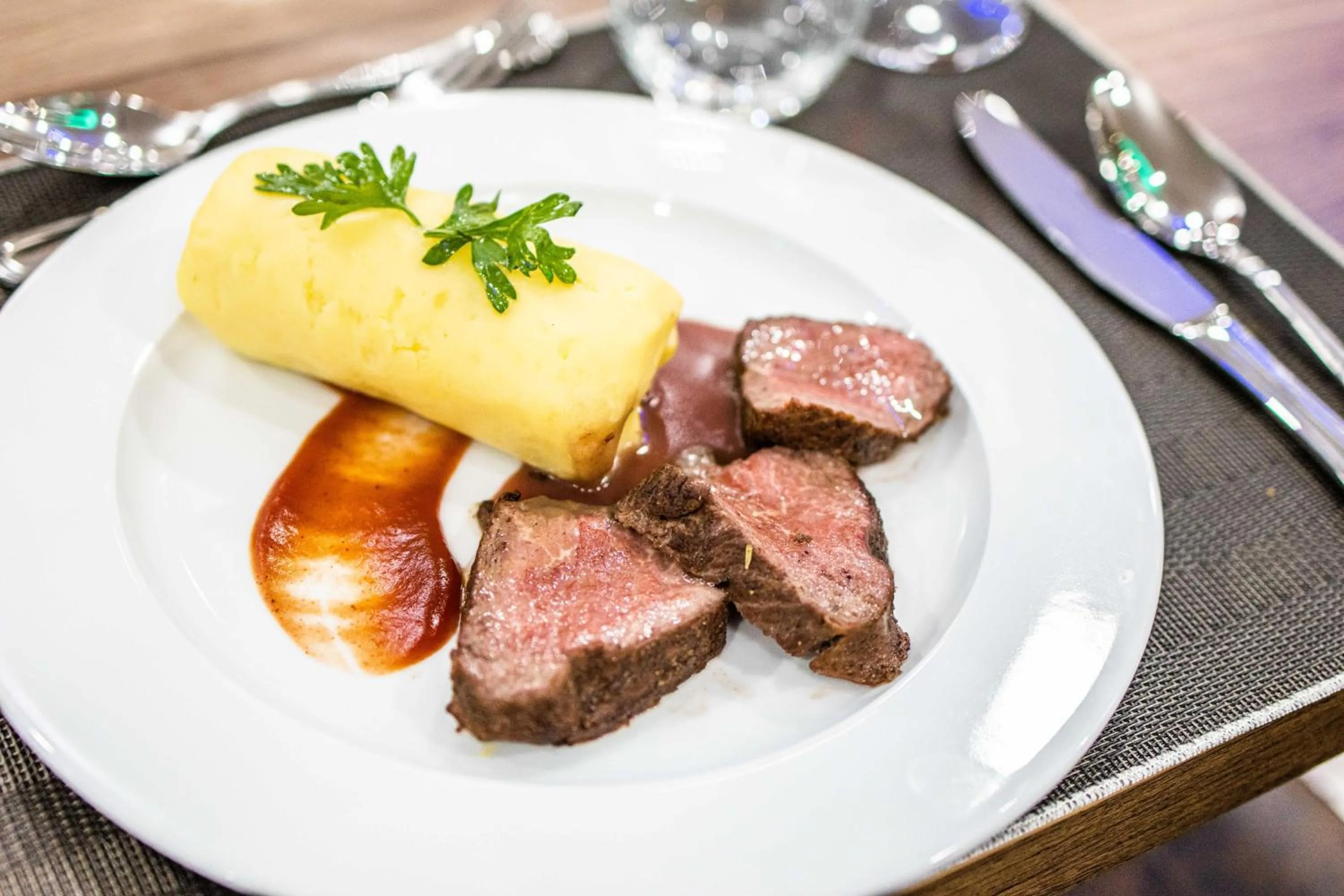 Restaurant/places to eat in BON Hotel Octagon