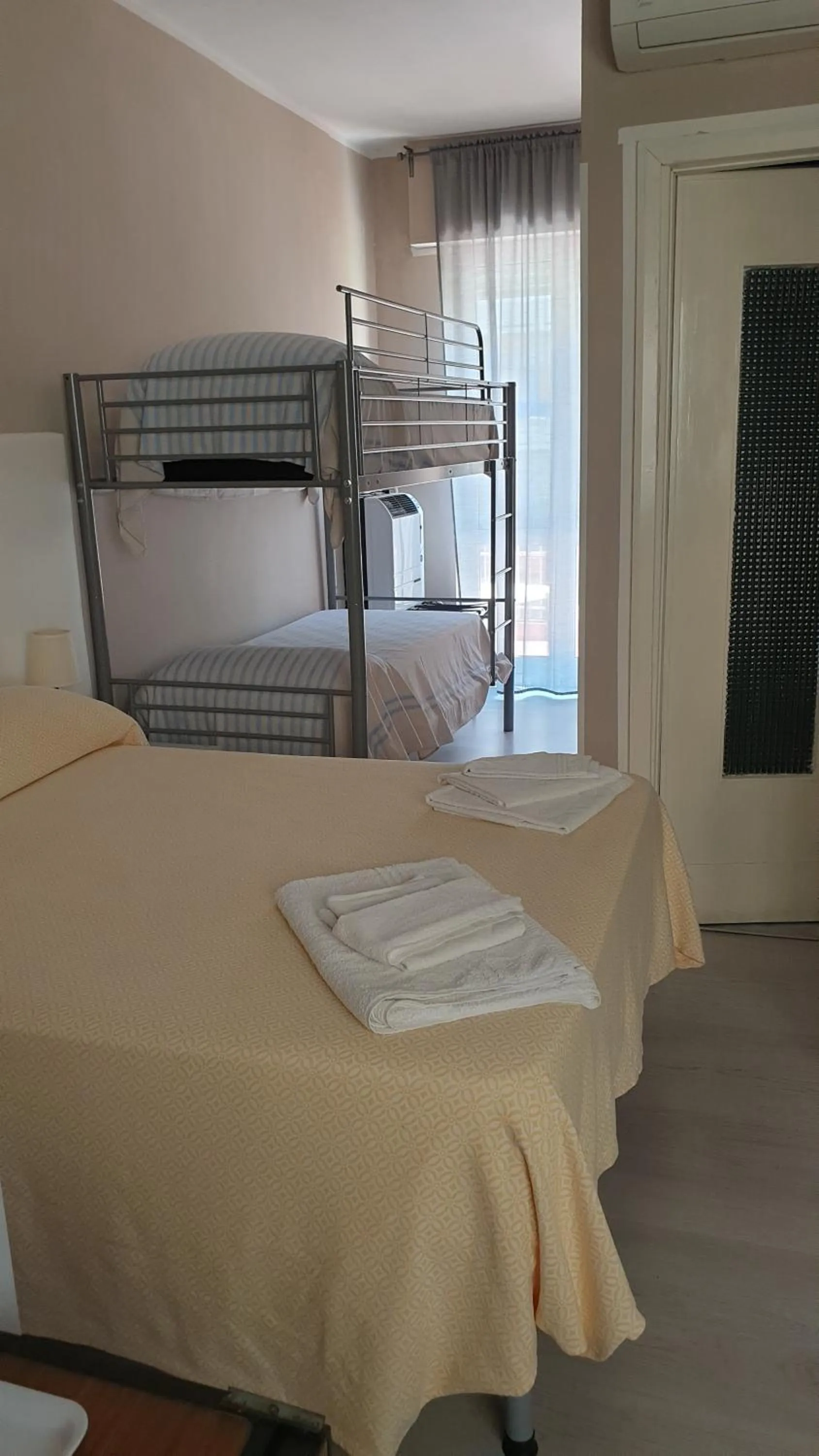 bunk bed, Bed in Piccolo hotel holiday center