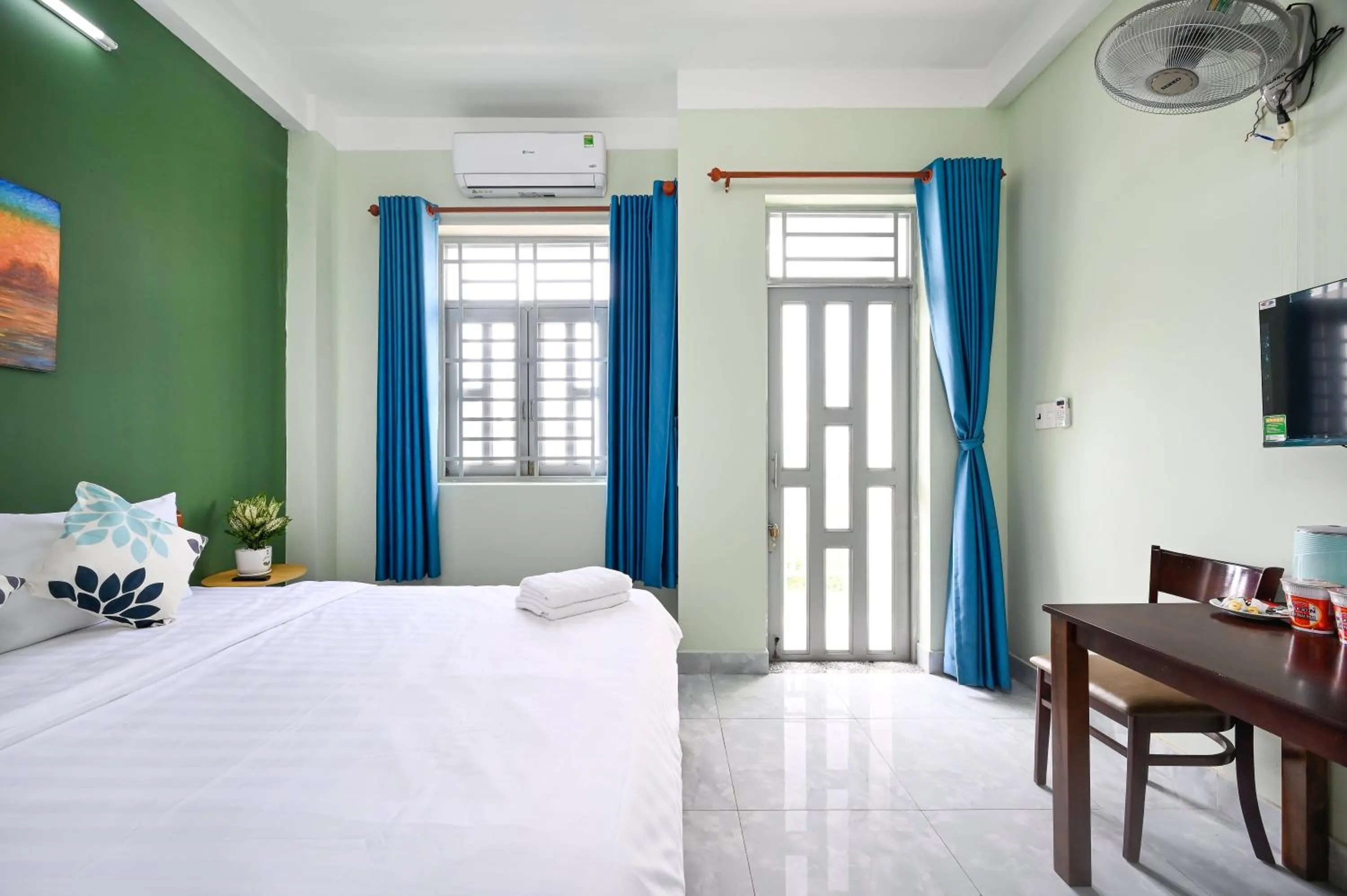 Bedroom, Bed in Montana Hotel & Aparment Saigon Airport