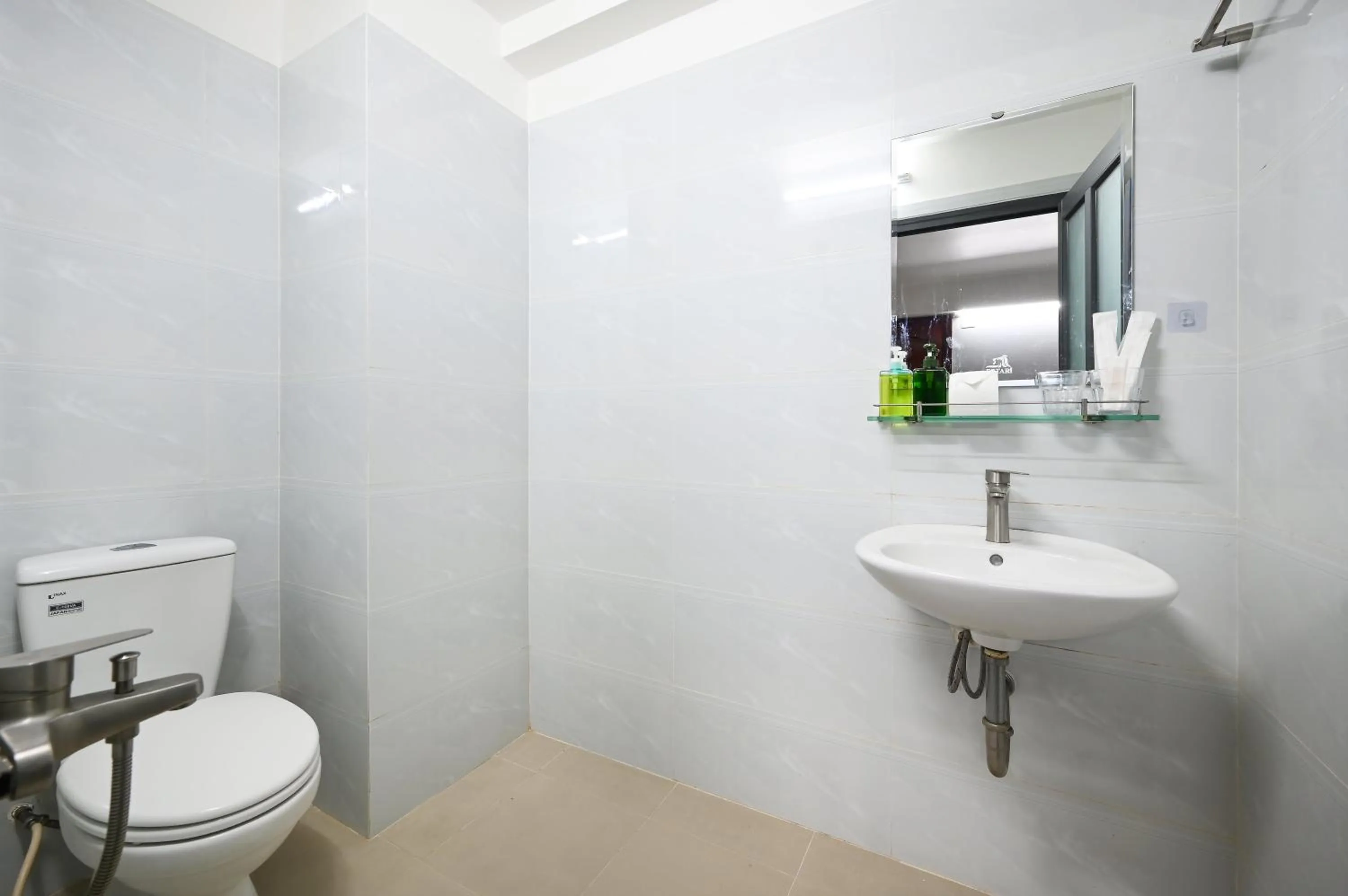 Bathroom in Montana Hotel & Aparment Saigon Airport