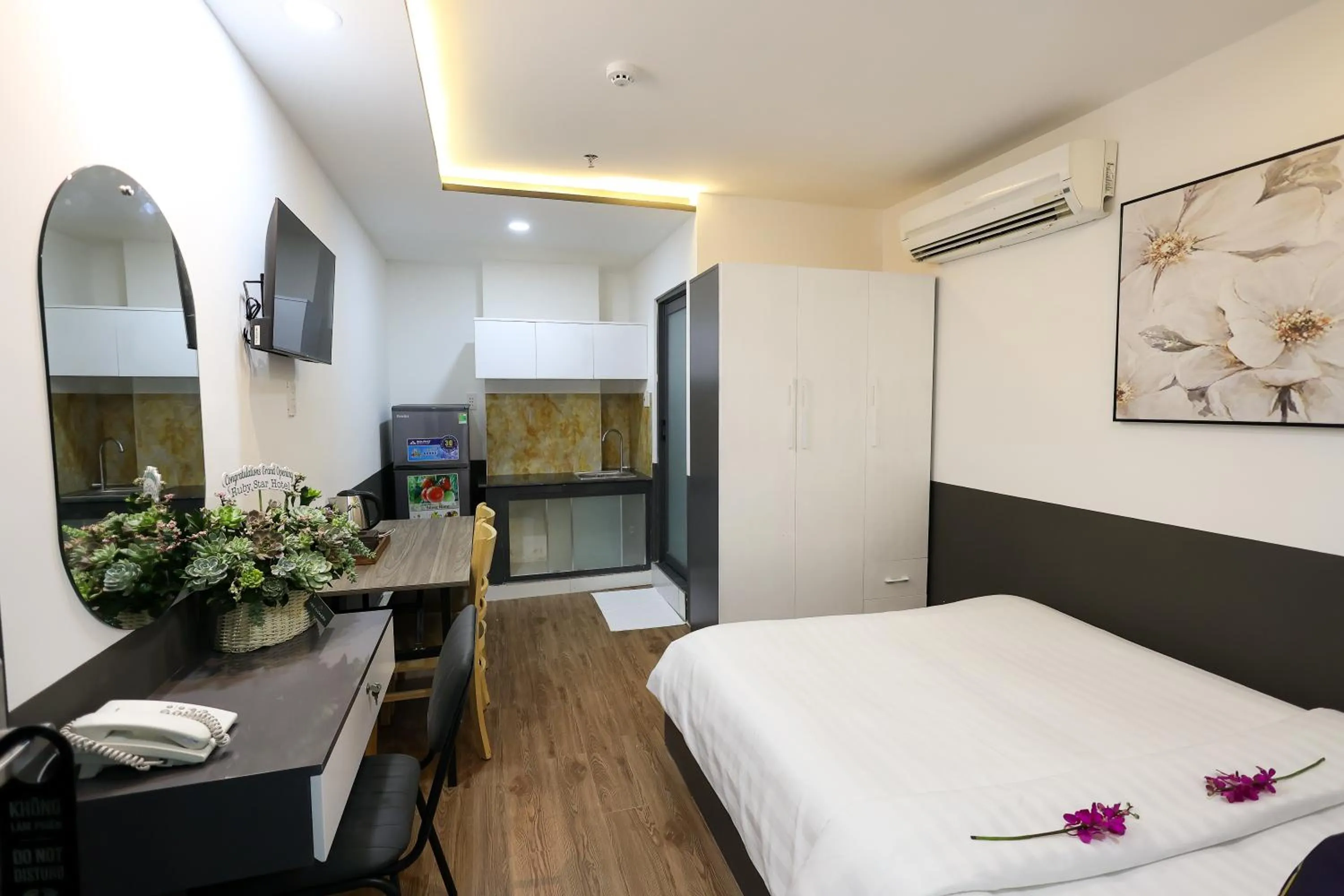 Bed in Ruby Star Hotel Nam Quoc Cang