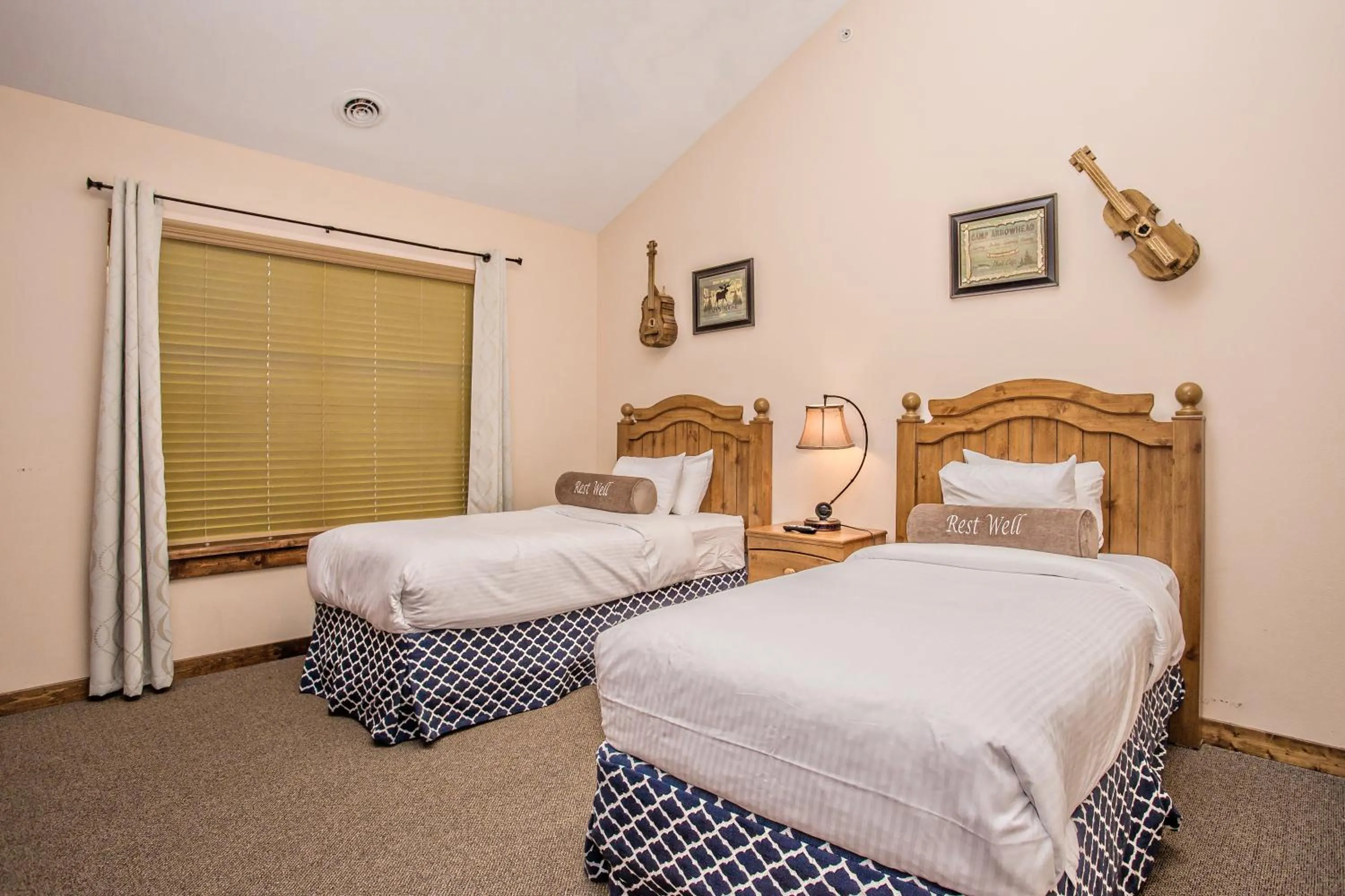 Bedroom, Bed in The Lodges of the Great Smoky Mountains