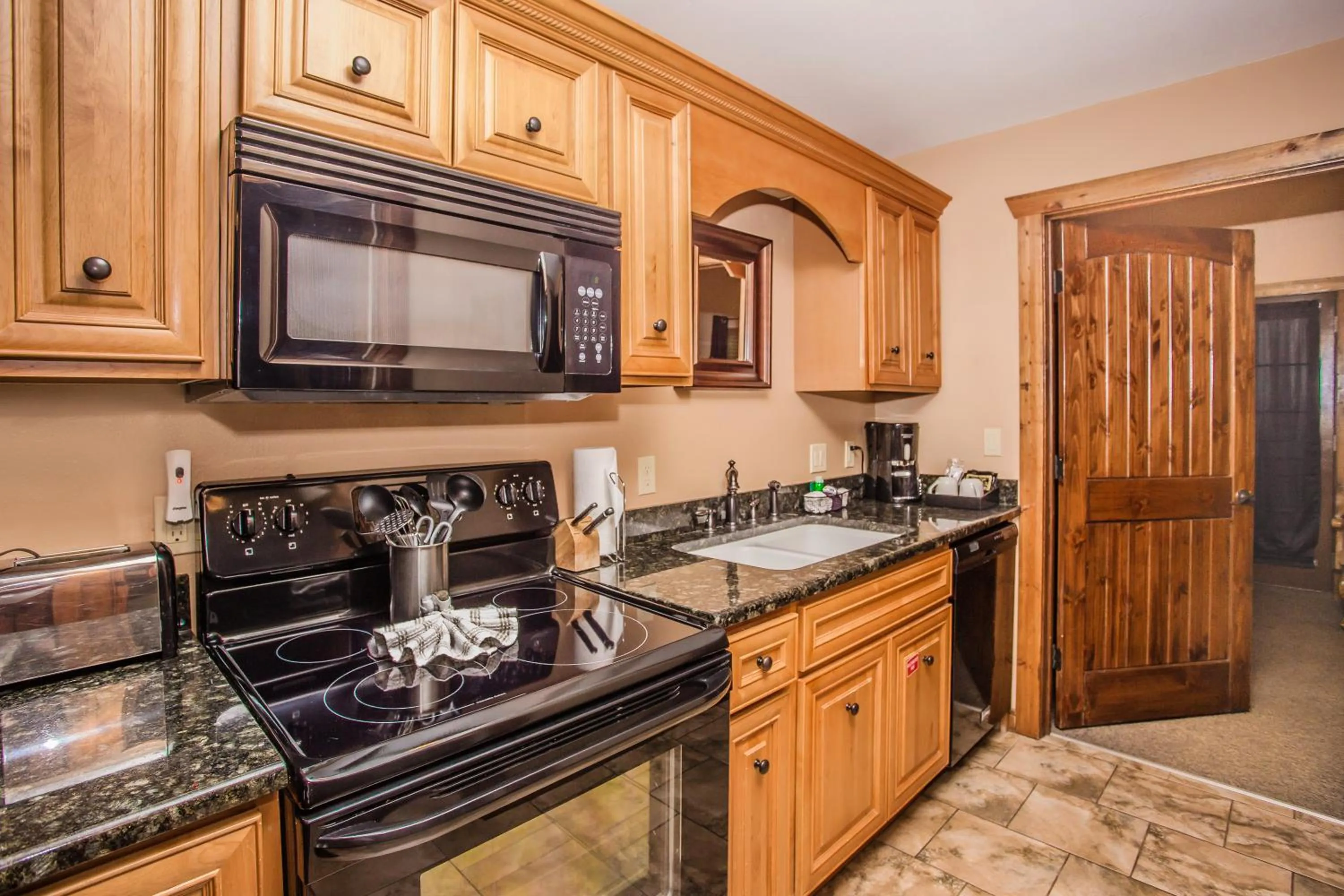 Kitchen or kitchenette in The Lodges of the Great Smoky Mountains