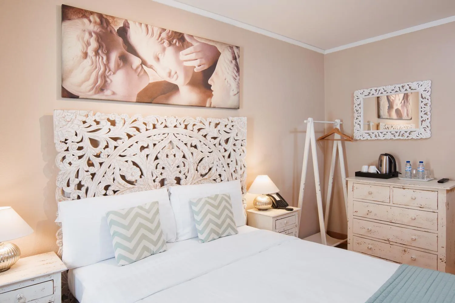 Photo of the whole room, Bed in Auberge Communale de Carouge