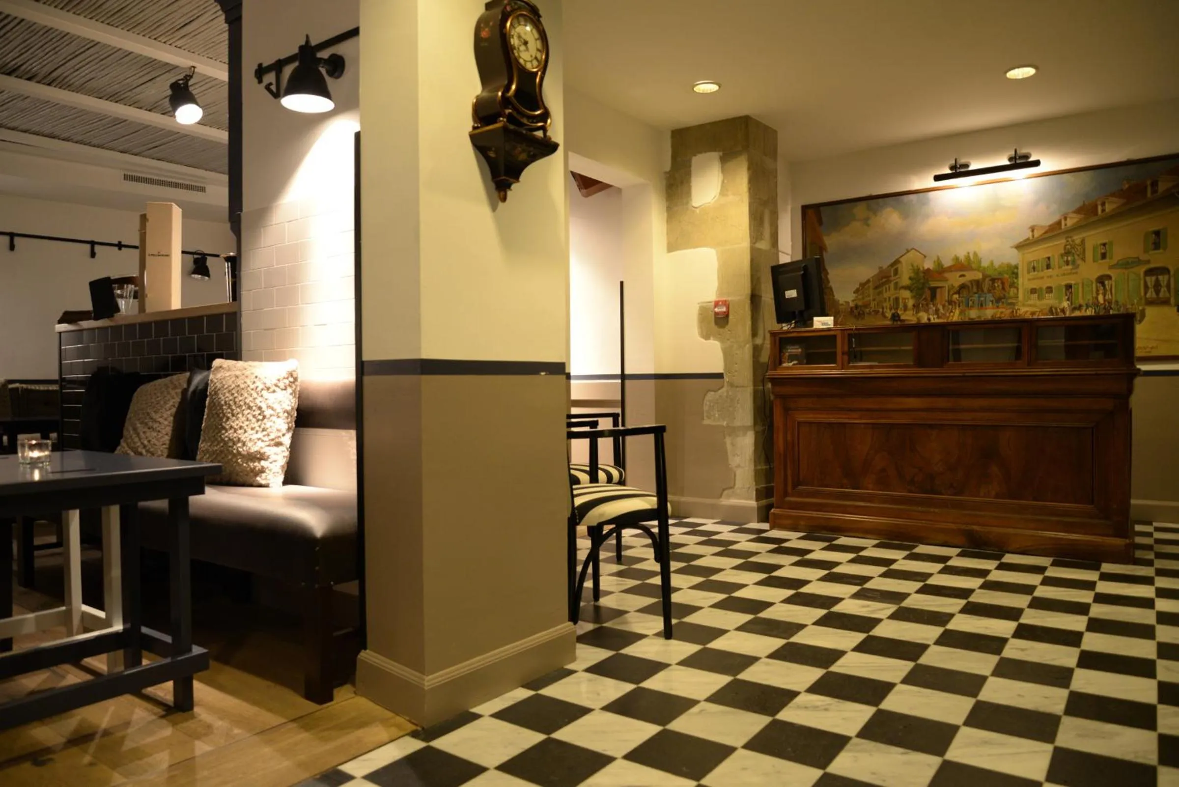 Lobby or reception in Auberge Communale de Carouge