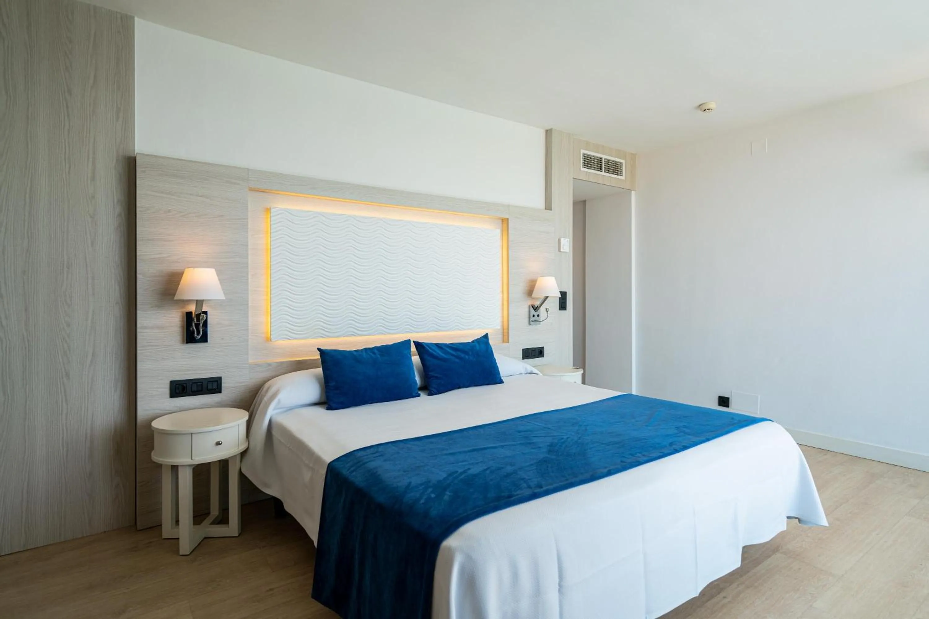 Photo of the whole room, Bed in THB Sa Coma Platja