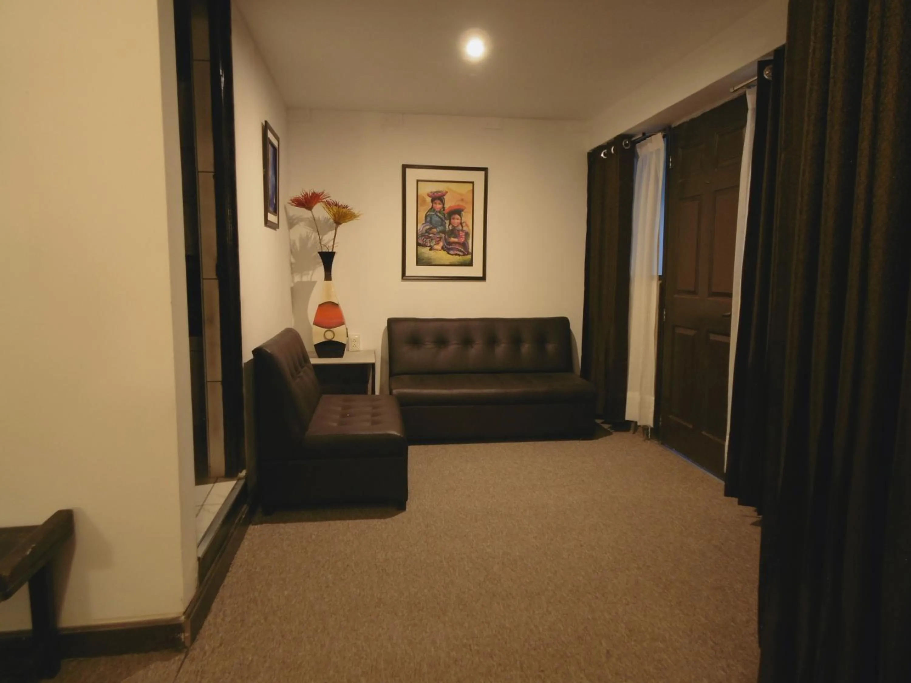 Living room in Hotel Montecristo Cusco