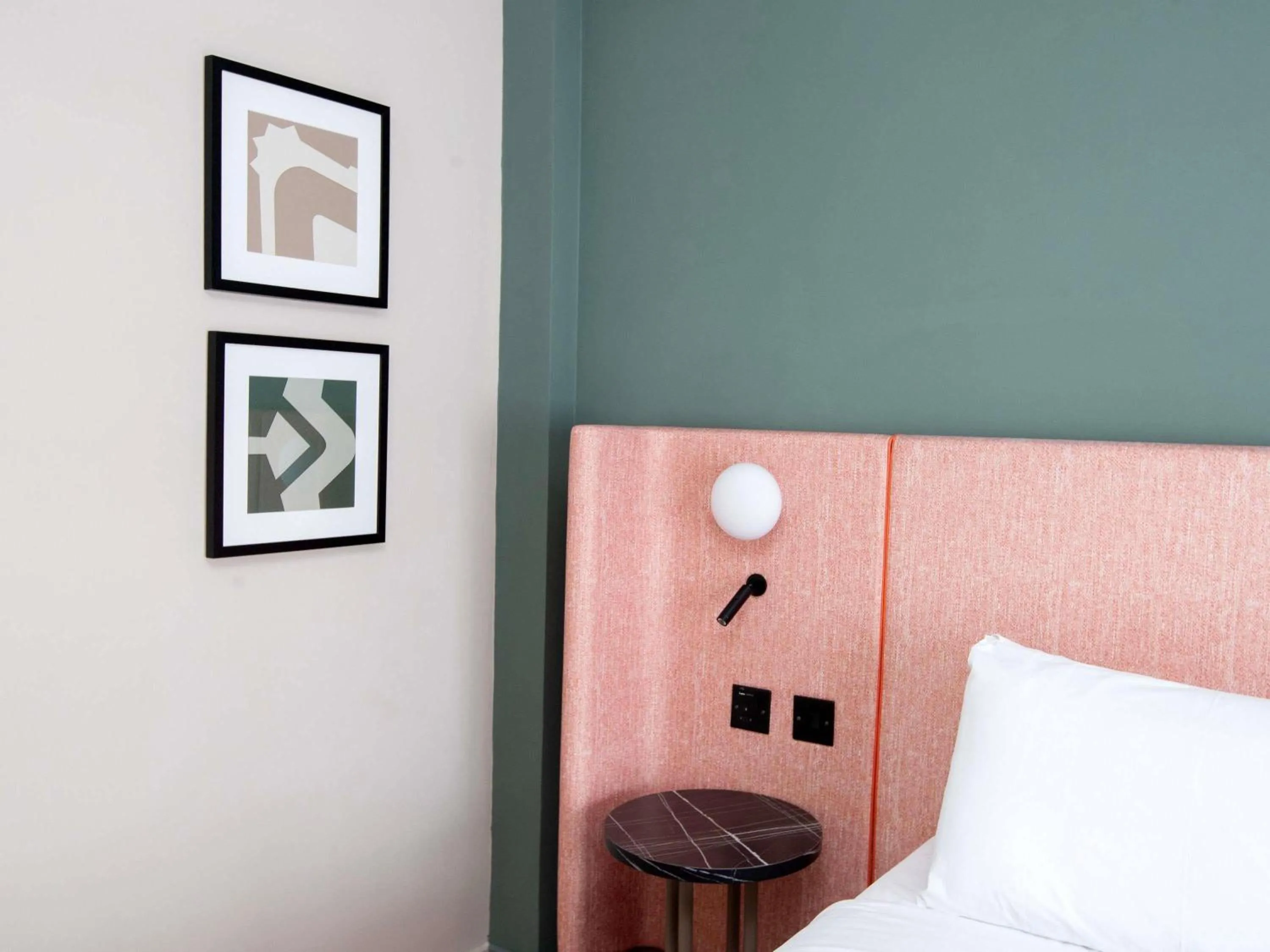 Bedroom, Bed in Mercure Thurrock Stifford Hall