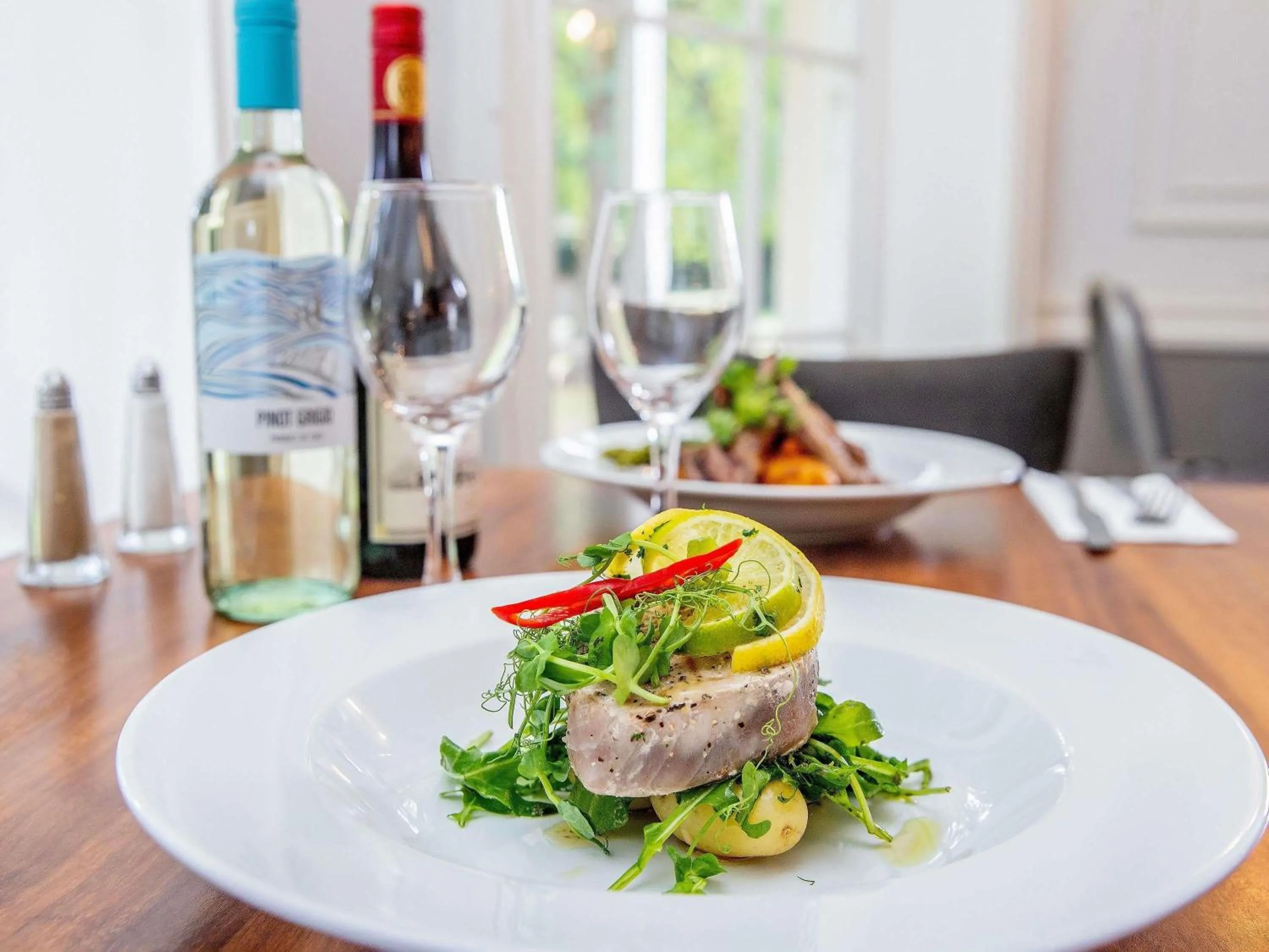 Restaurant/places to eat in Mercure Thurrock Stifford Hall