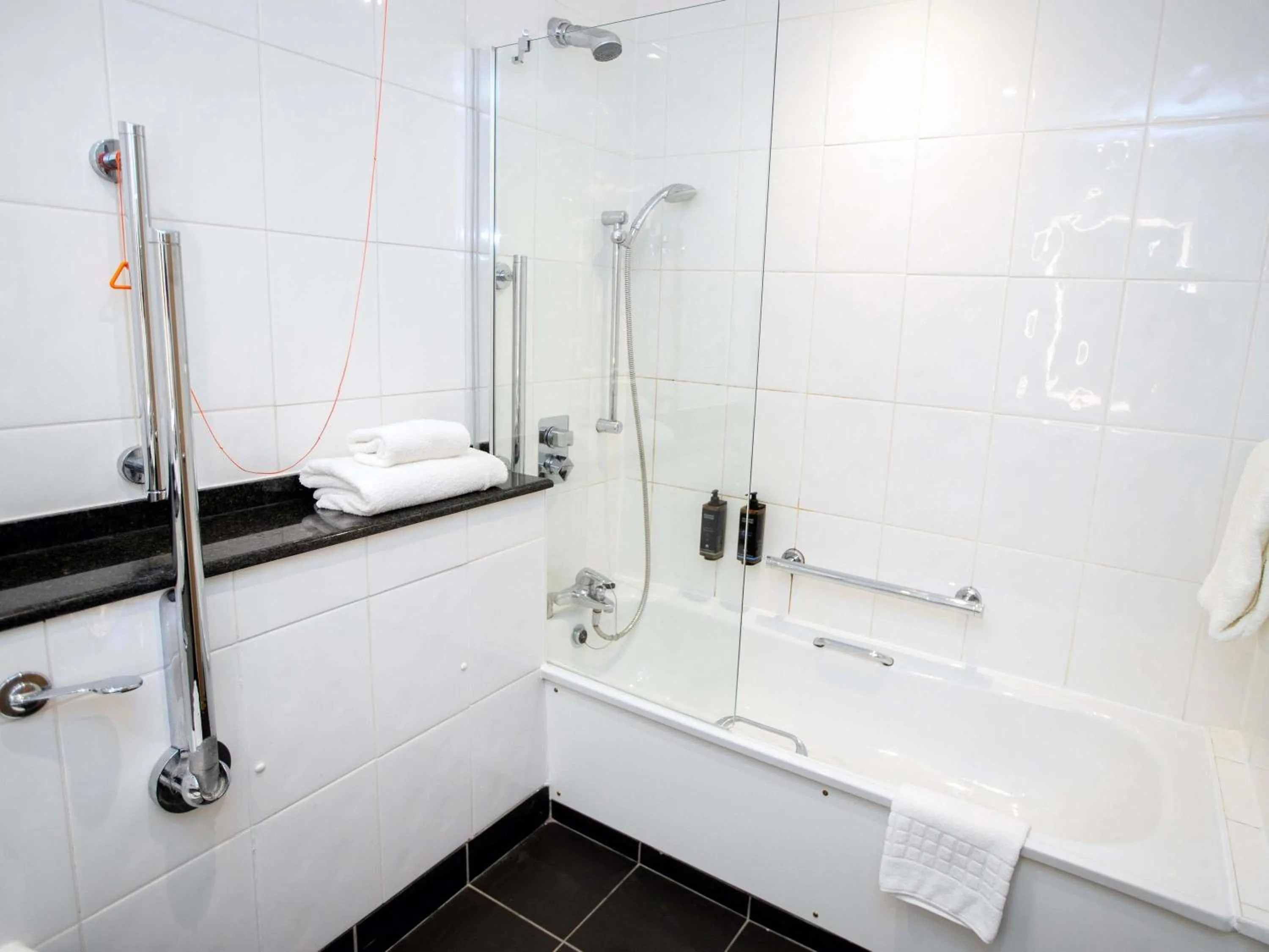 Bedroom in Mercure Thurrock Stifford Hall