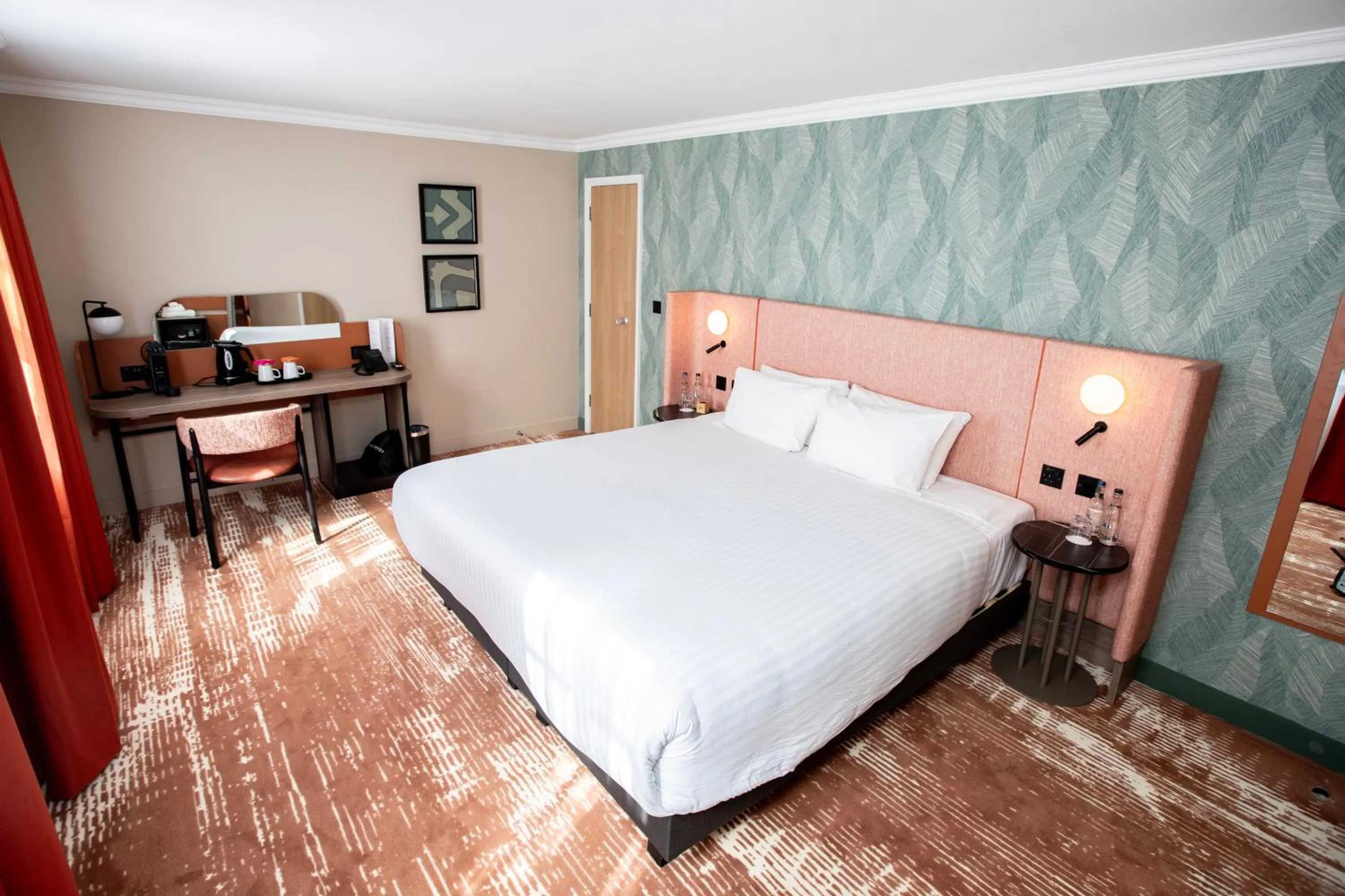 Bed in Mercure Thurrock Stifford Hall