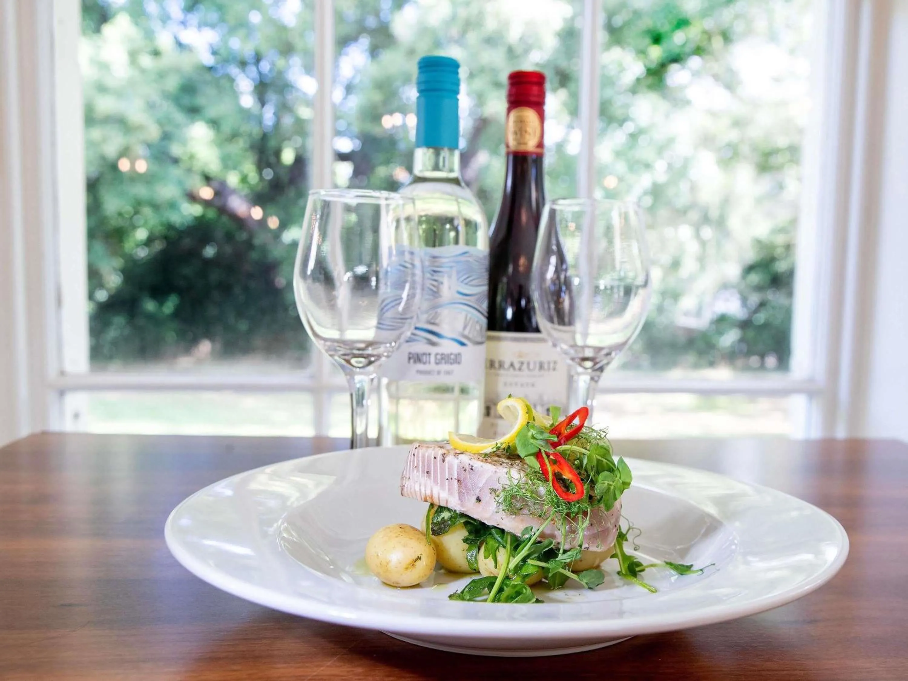 Restaurant/places to eat in Mercure Thurrock Stifford Hall