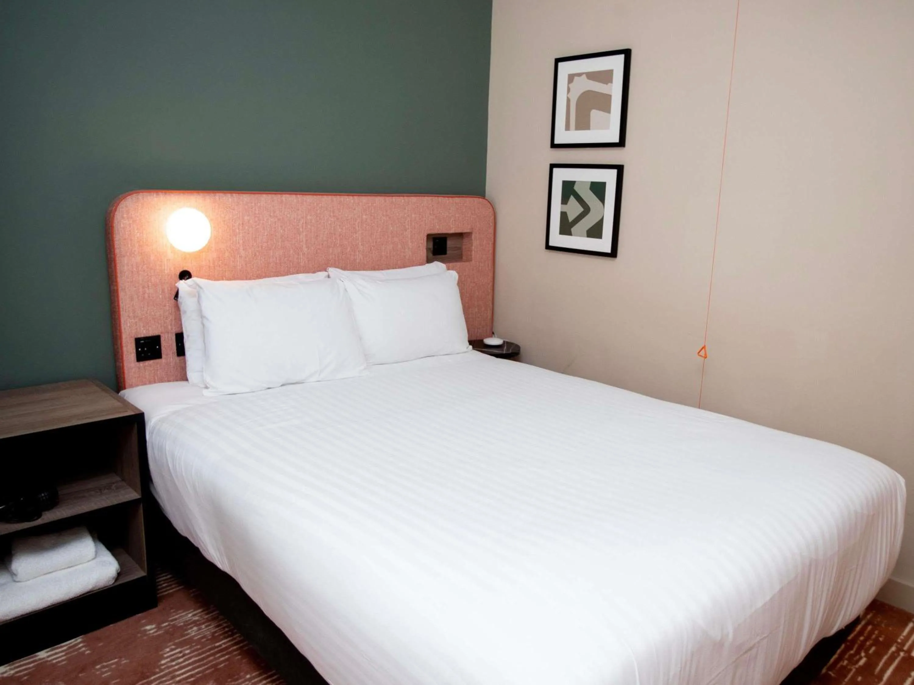 Bedroom, Bed in Mercure Thurrock Stifford Hall