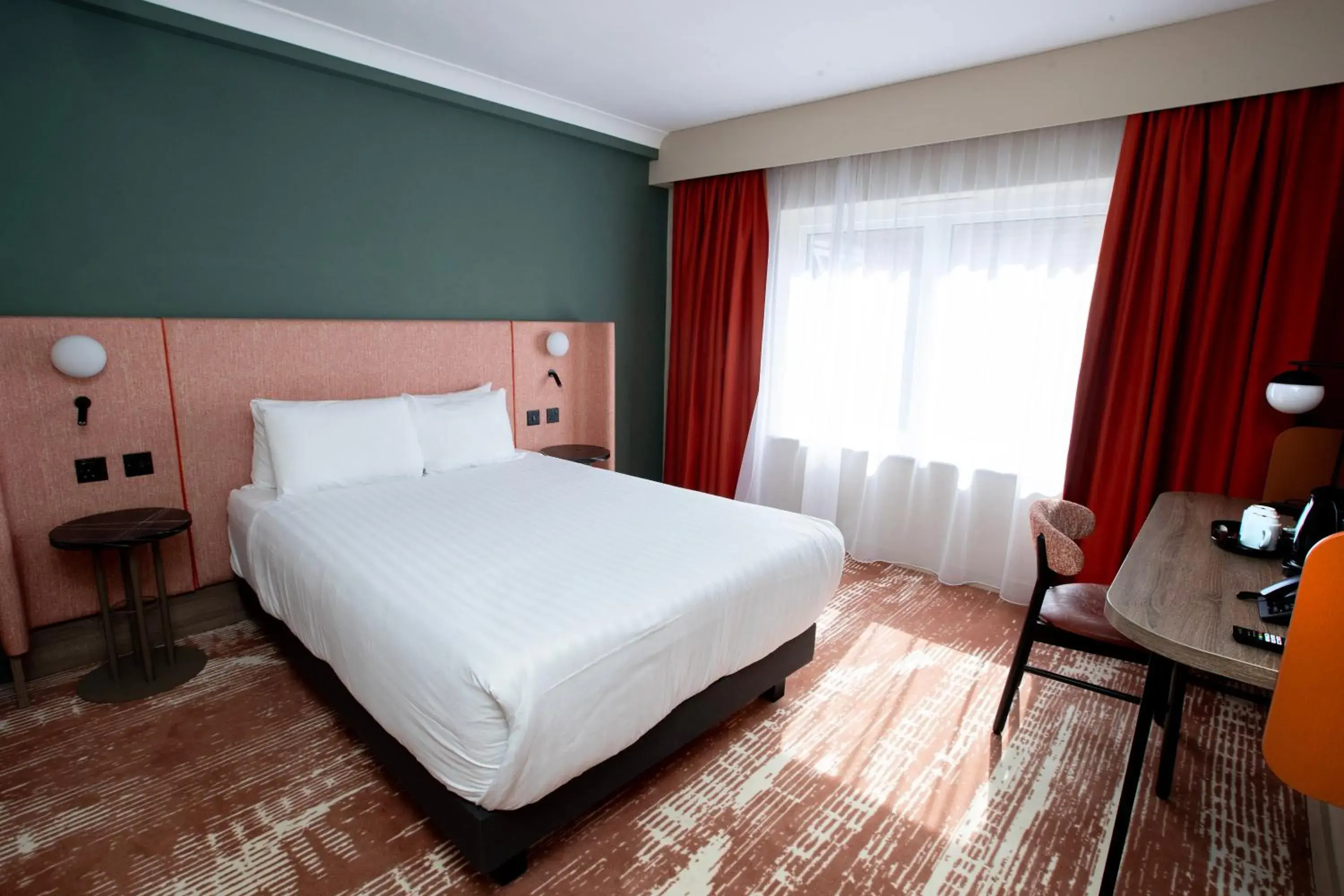 Standard Double Room in Mercure Thurrock Stifford Hall Standard Double Room in Mercure Thurrock Stifford Hall