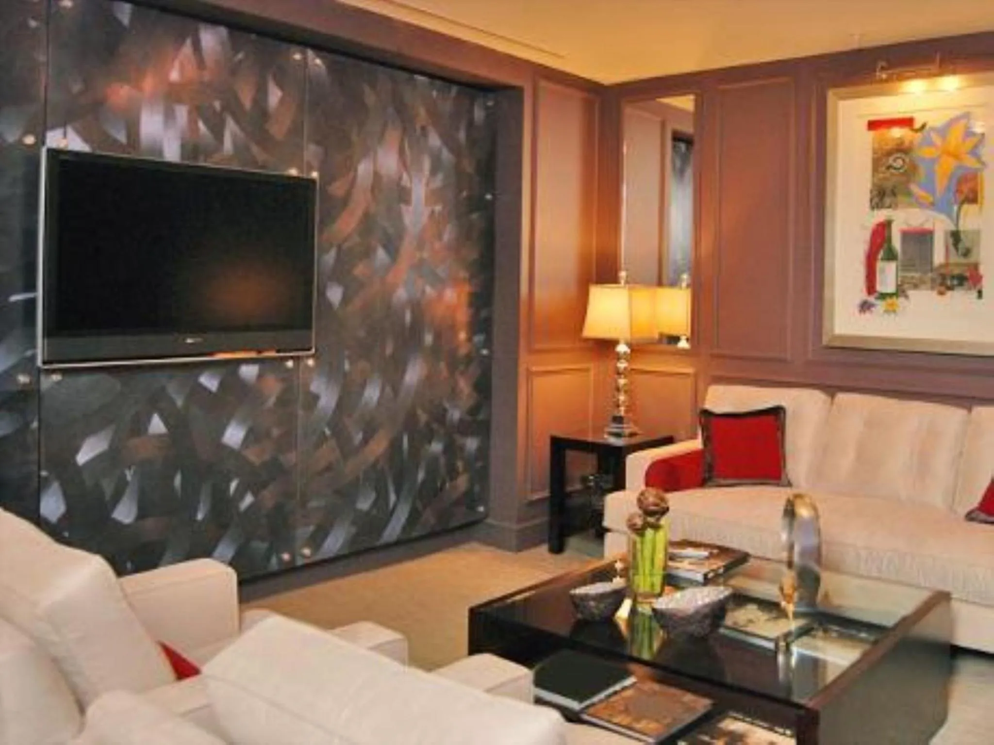 Lounge or bar in Global Luxury Suites at The White House