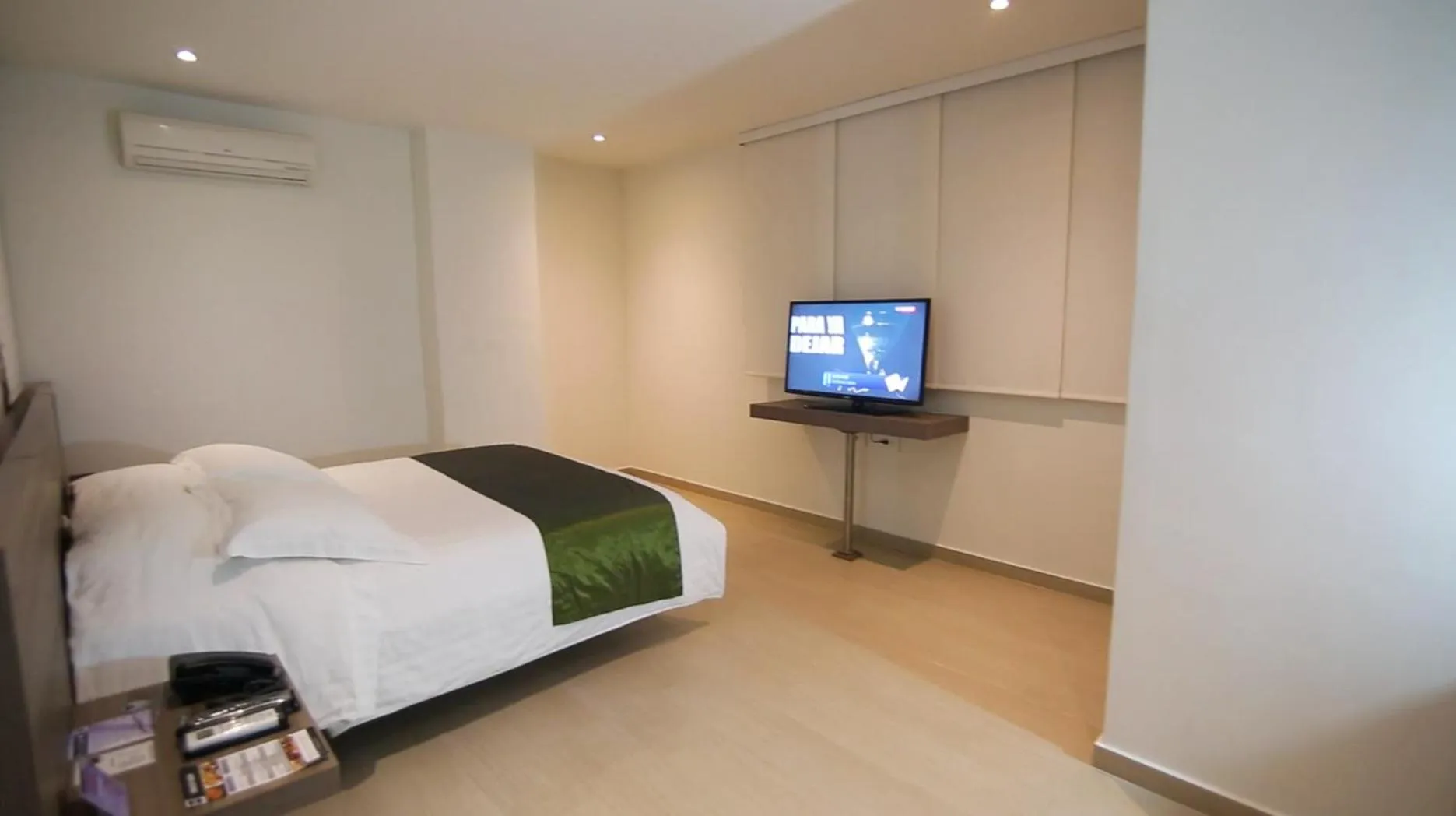 Photo of the whole room, Bed in BGA Hotel