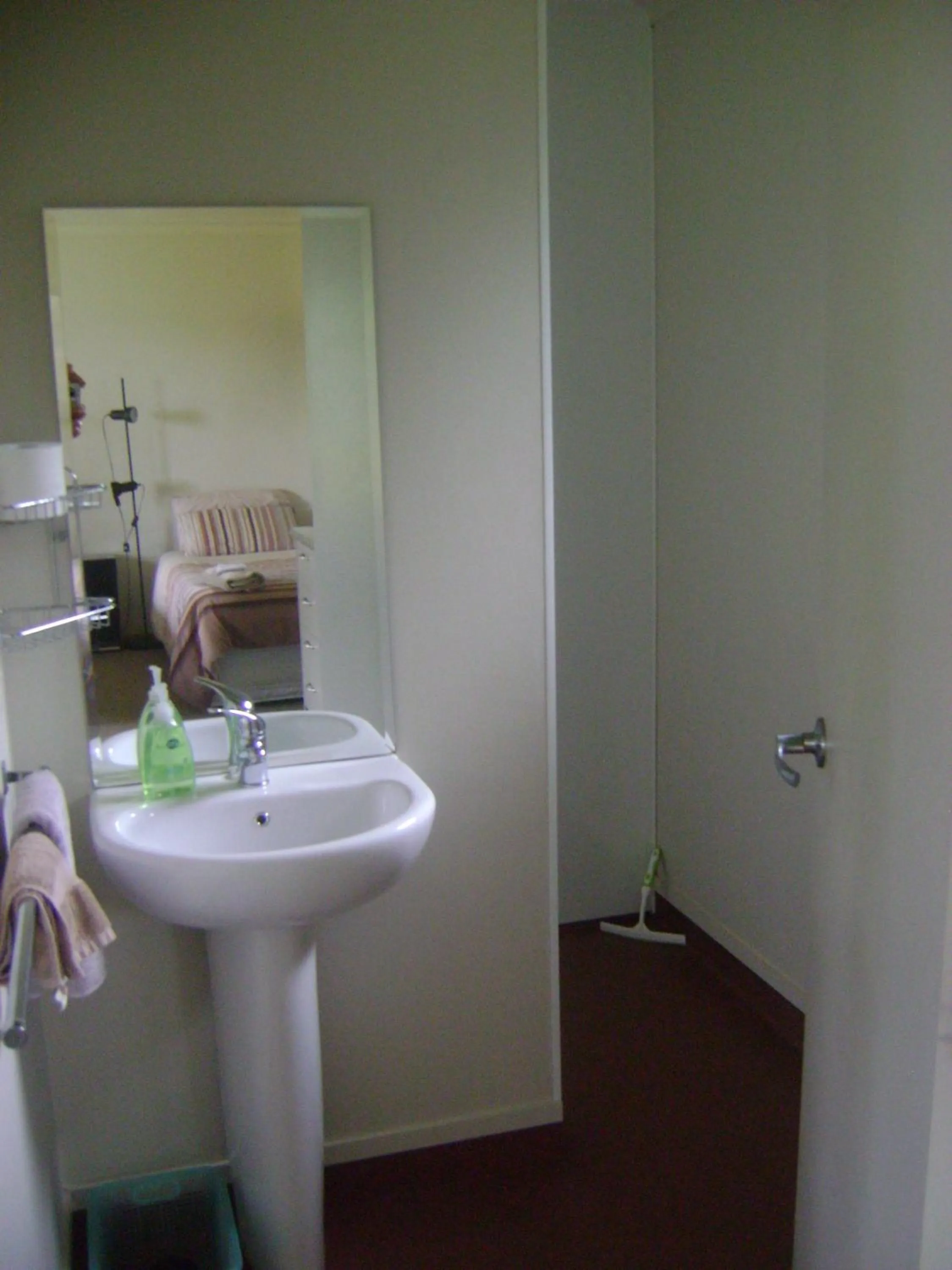 Bathroom, Bed in Catlins Newhaven Holiday Park