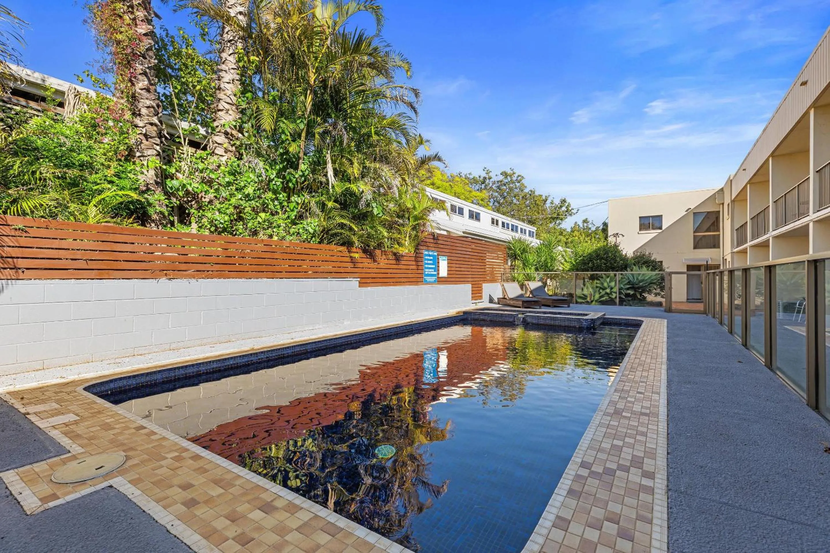 Swimming pool in Comfort Inn Grammar View