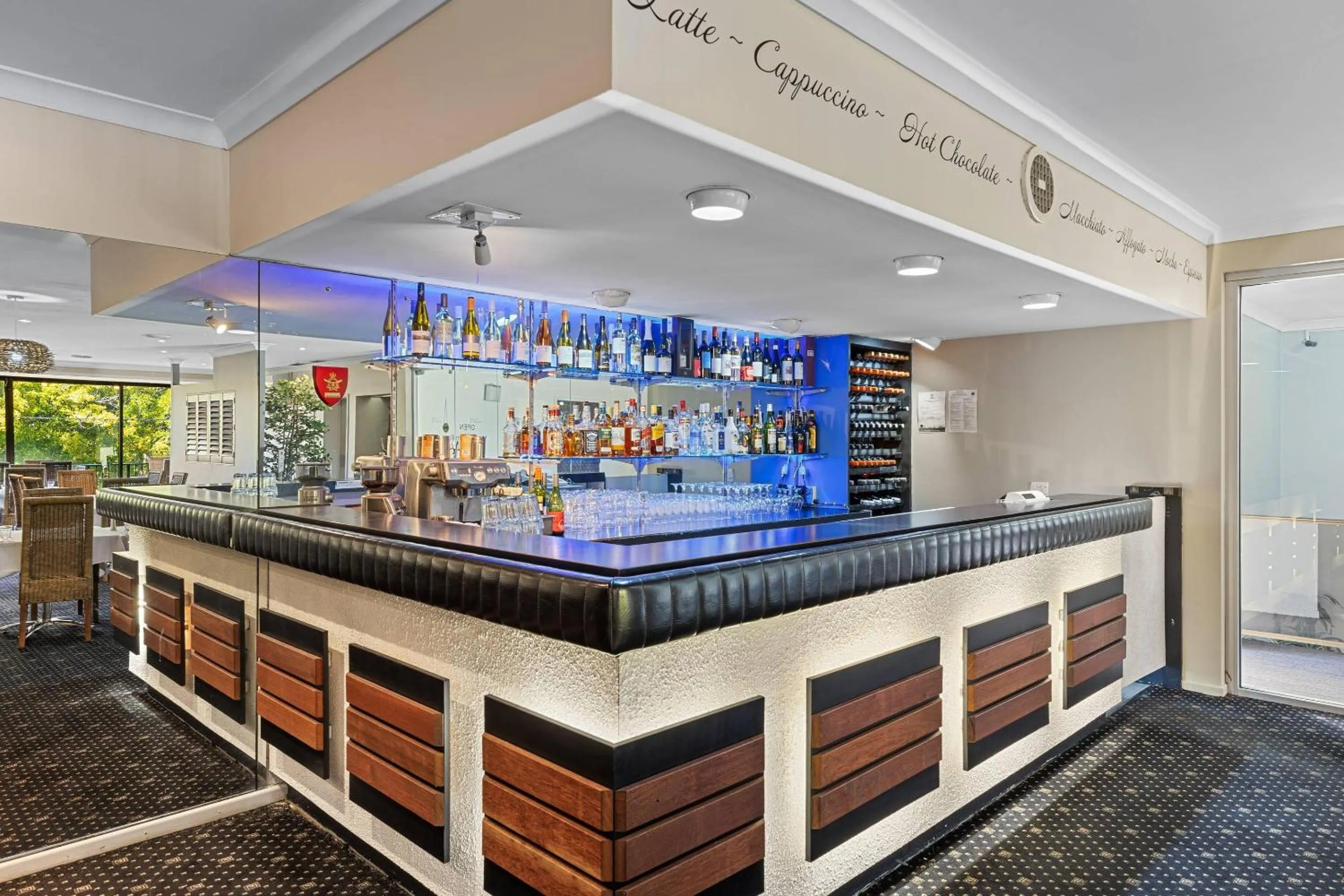 Lounge or bar in Comfort Inn Grammar View