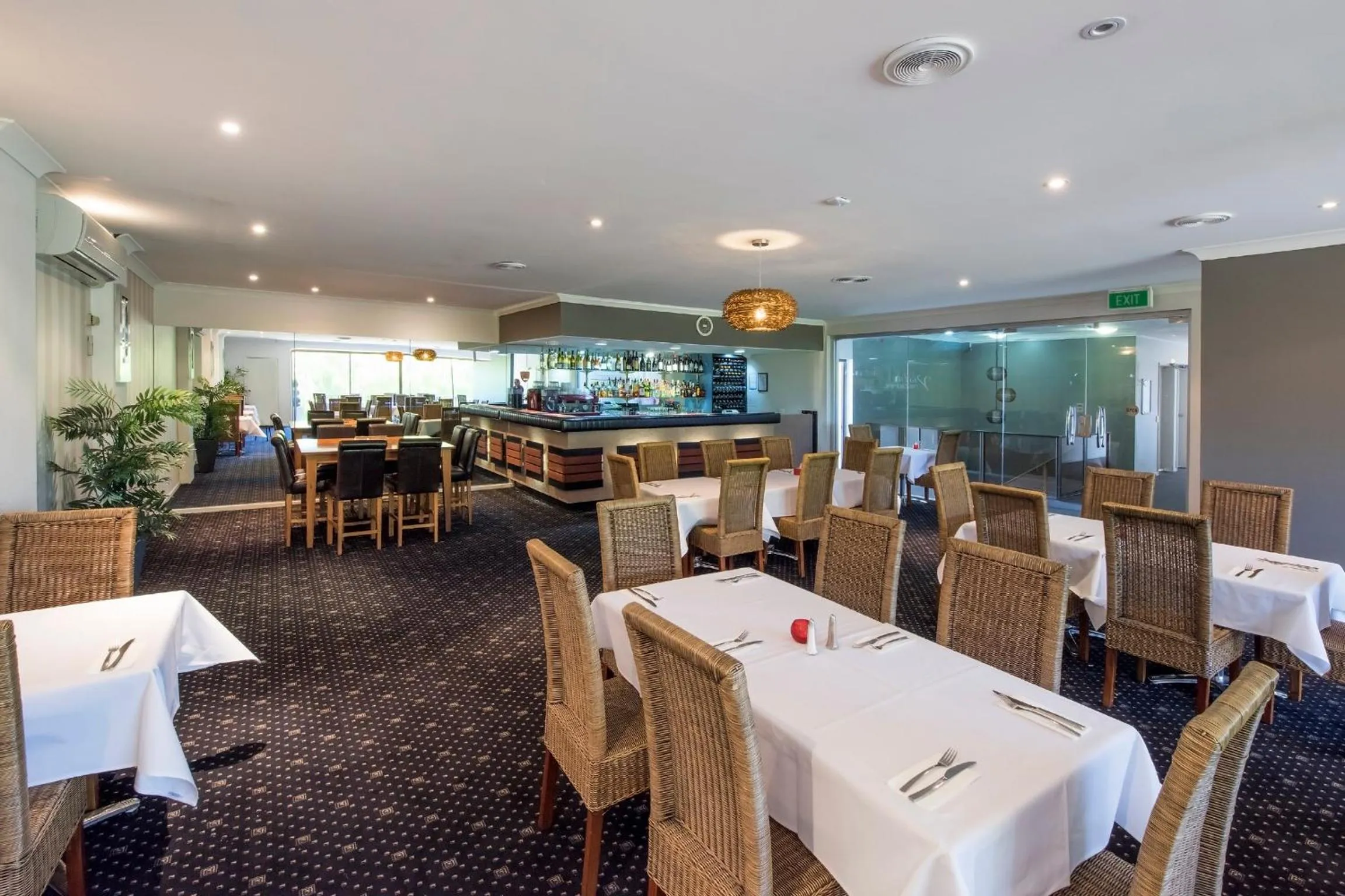 Restaurant/places to eat in Comfort Inn Grammar View