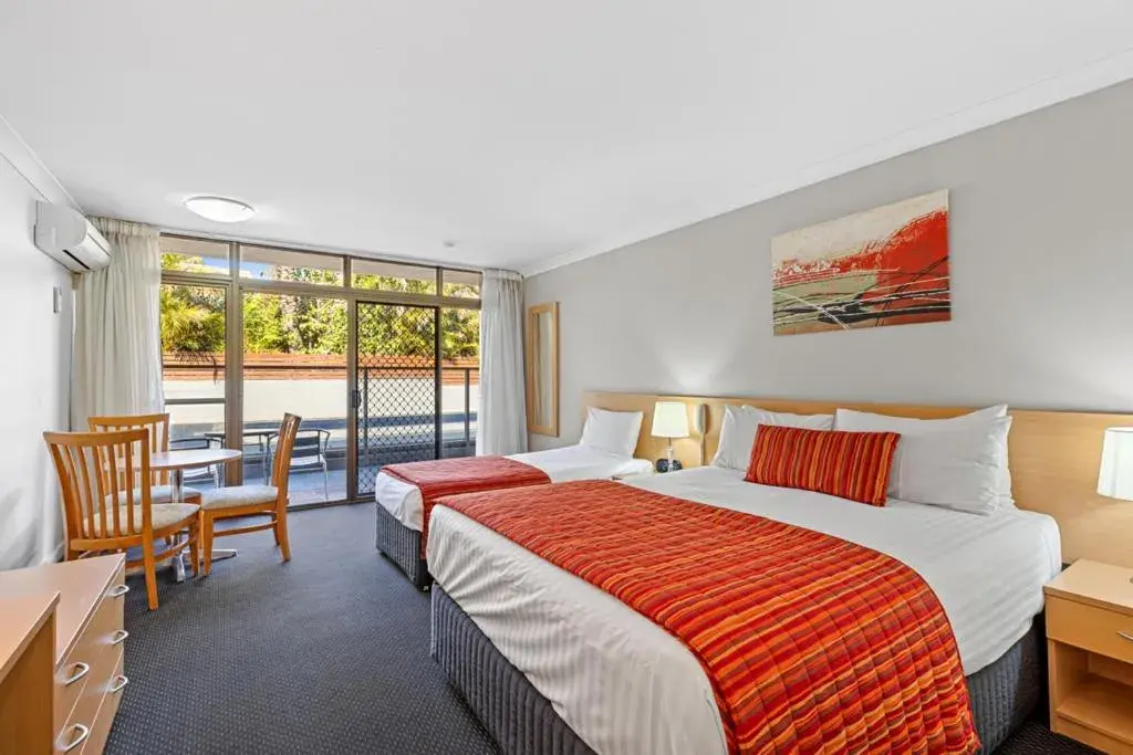 Deluxe Queen and Single Studio in Comfort Inn Grammar View Deluxe Queen and Single Studio in Comfort Inn Grammar View