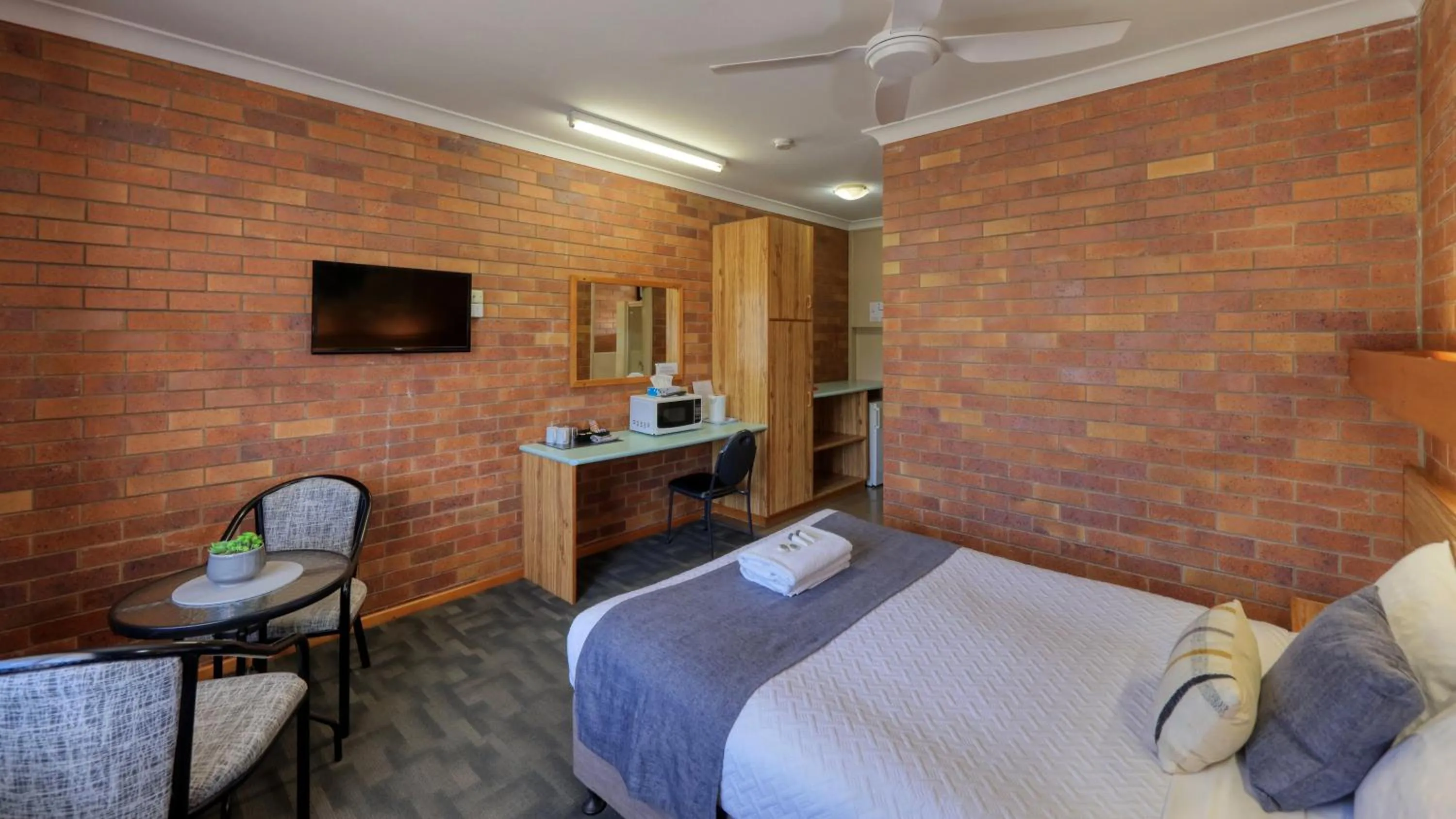 Bed in Merino Motor Inn