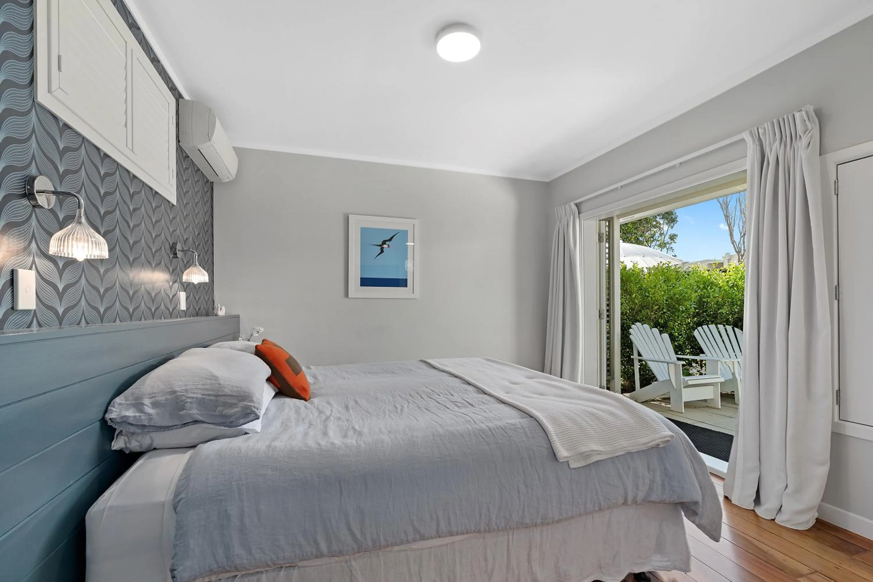 Bedroom, Bed in Devonport Motel