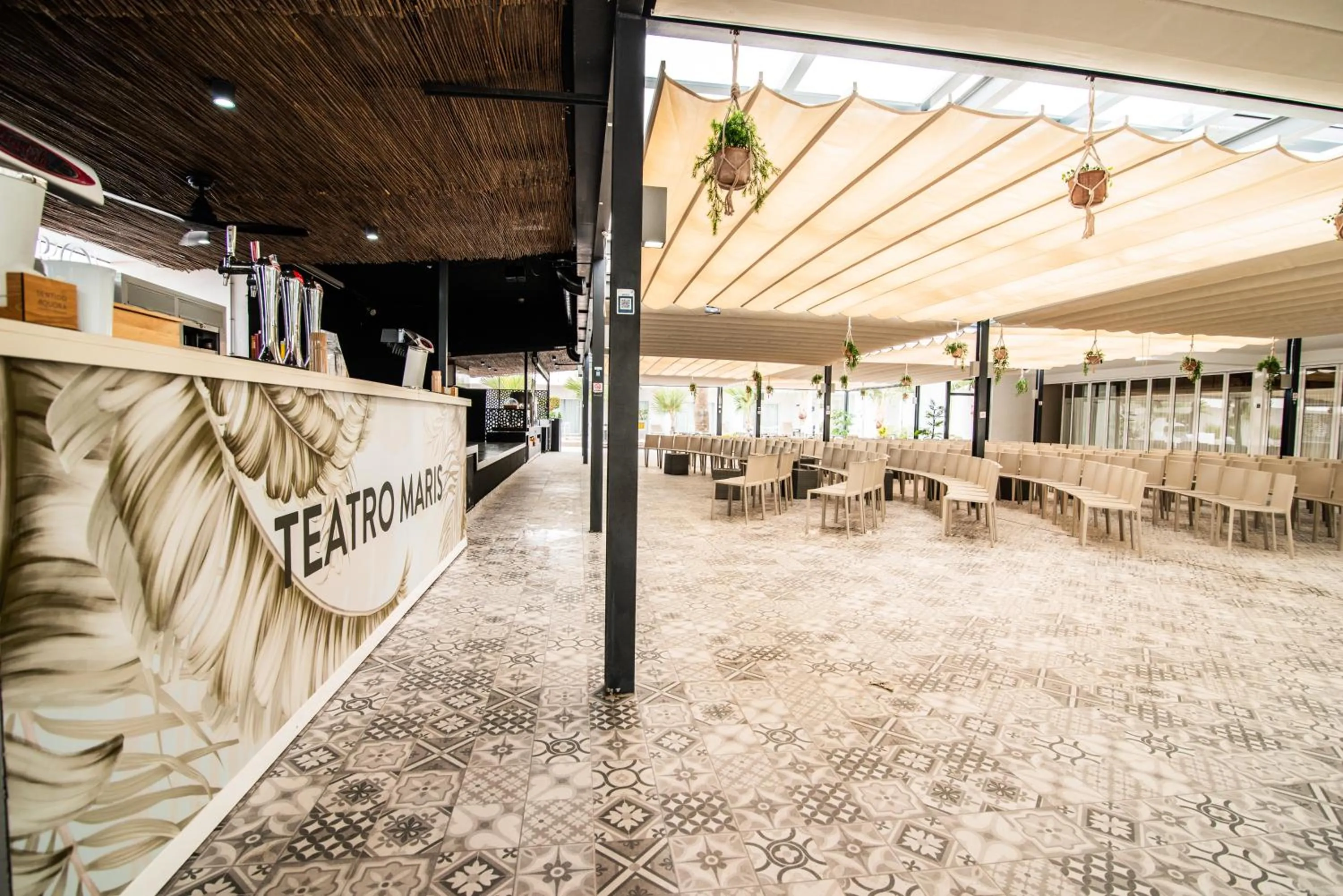 Restaurant/places to eat in Aequora Lanzarote Suites