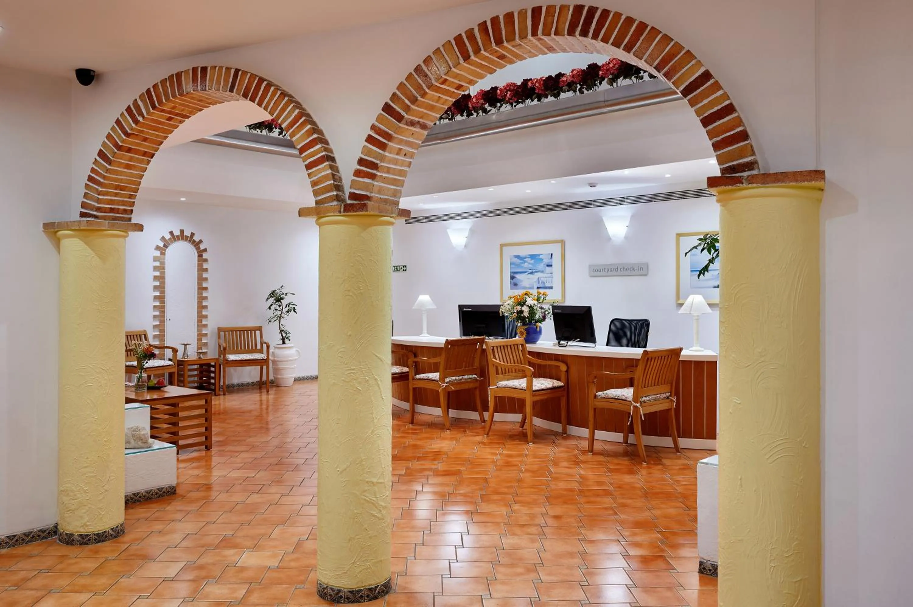 Lobby or reception in The Gordon House Hotel - Near Gateway Of India