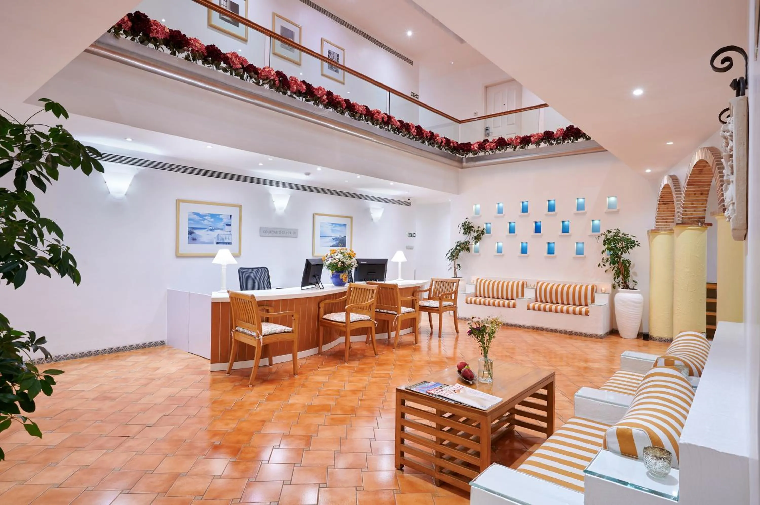 Lobby or reception in The Gordon House Hotel - Near Gateway Of India