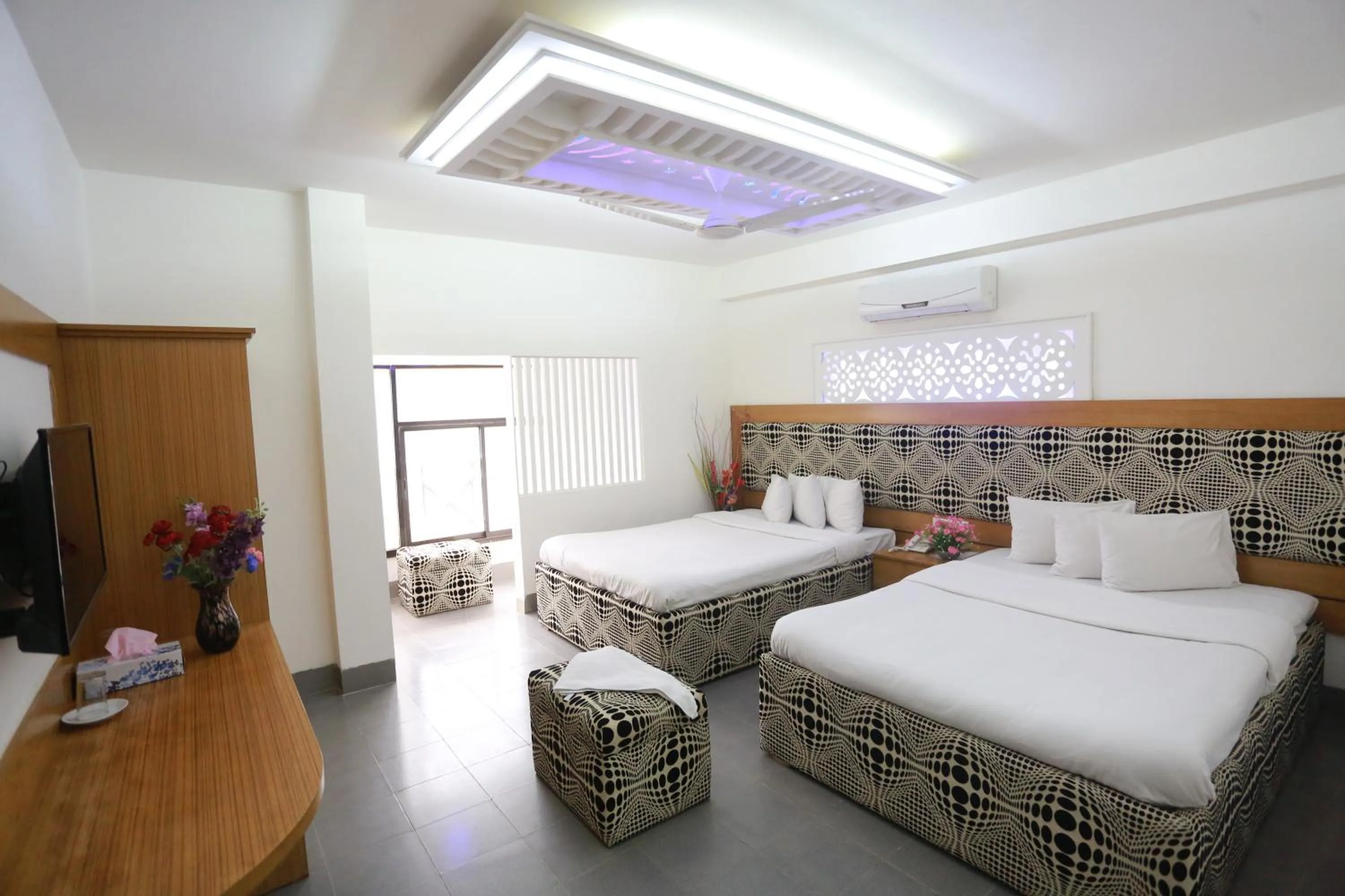 Bed in Nagar Valley Hotel Ltd.