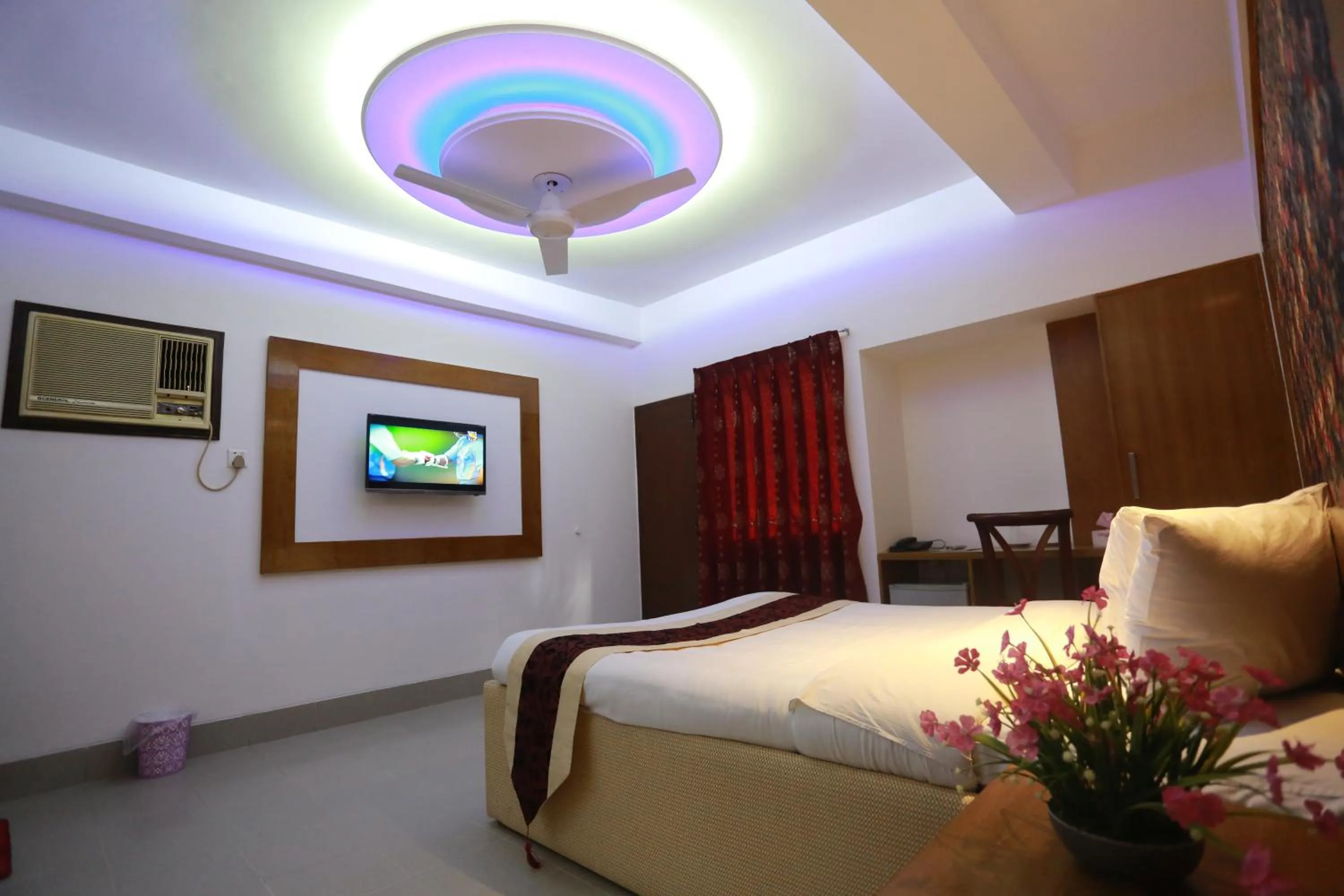 Bed in Nagar Valley Hotel Ltd.