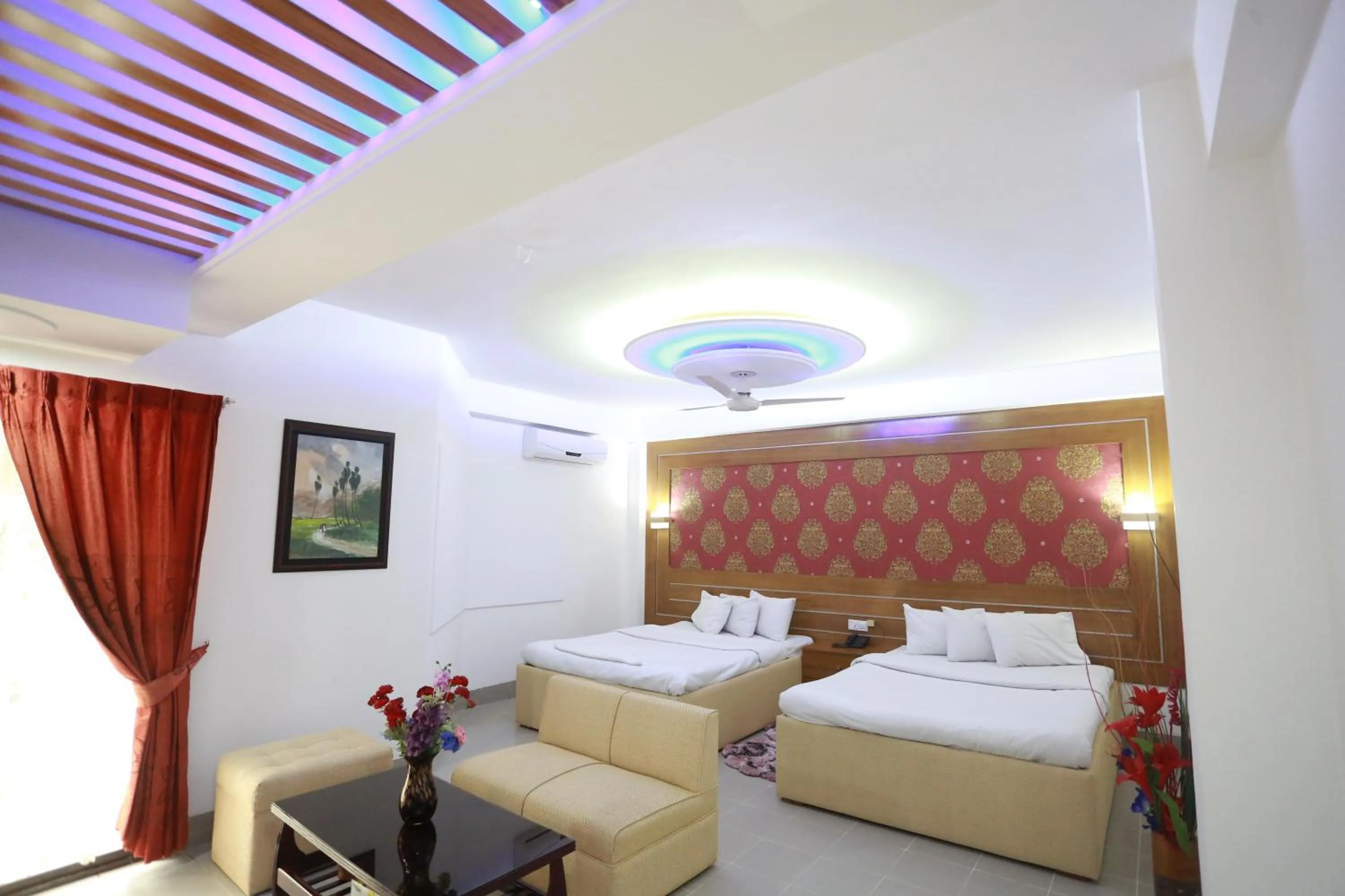 Bed in Nagar Valley Hotel Ltd.