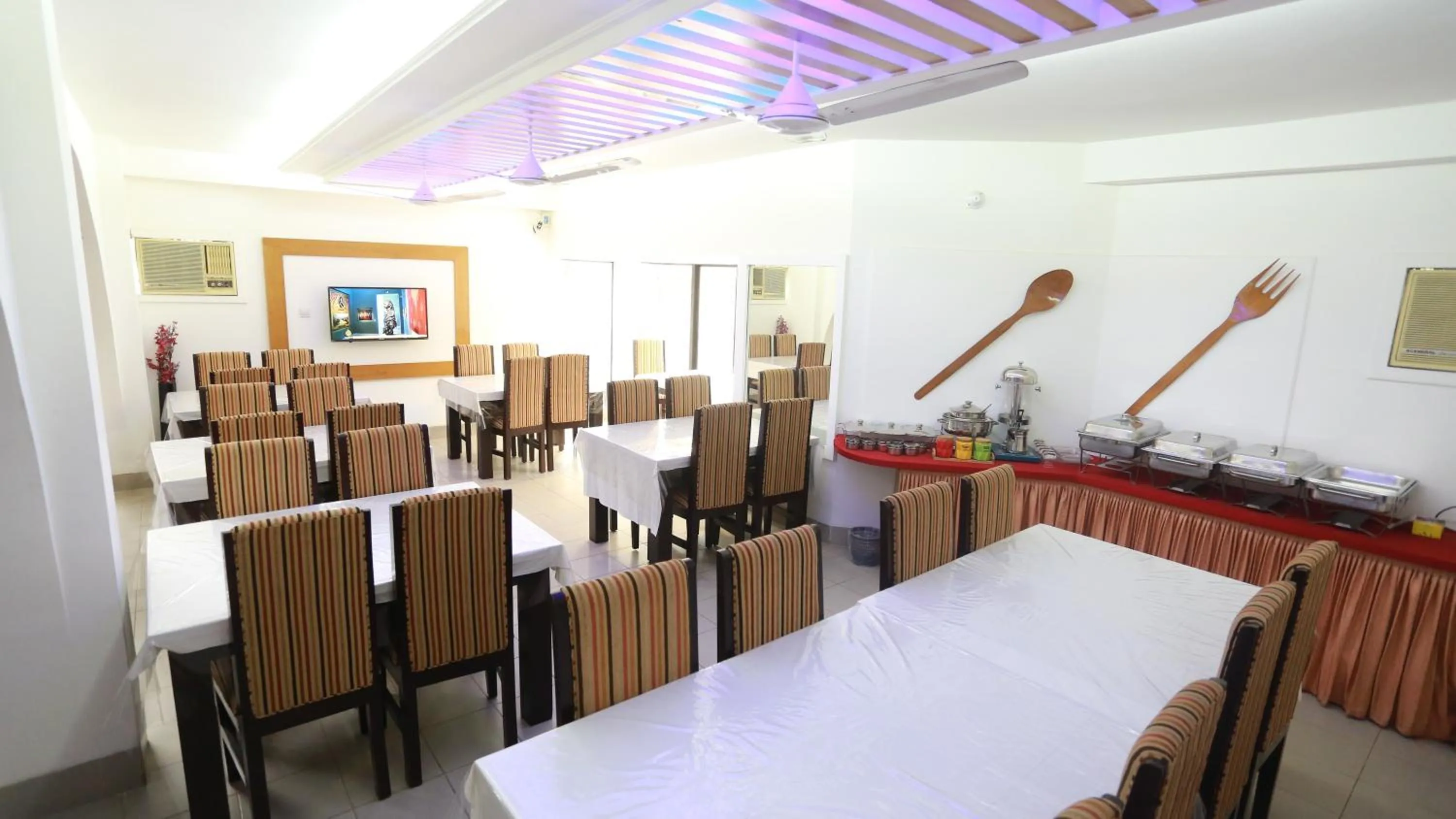 Restaurant/places to eat in Nagar Valley Hotel Ltd.