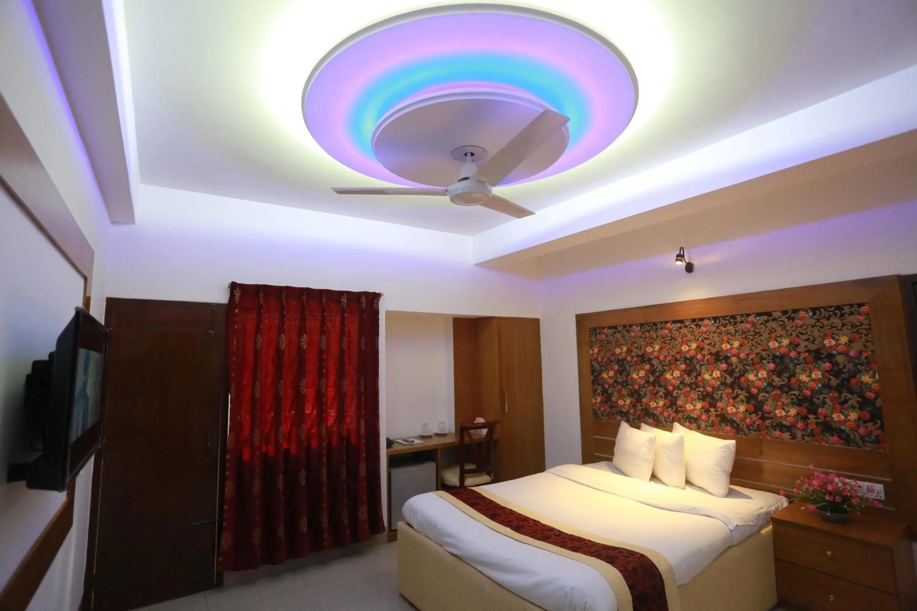 Day, Bed in Nagar Valley Hotel Ltd.