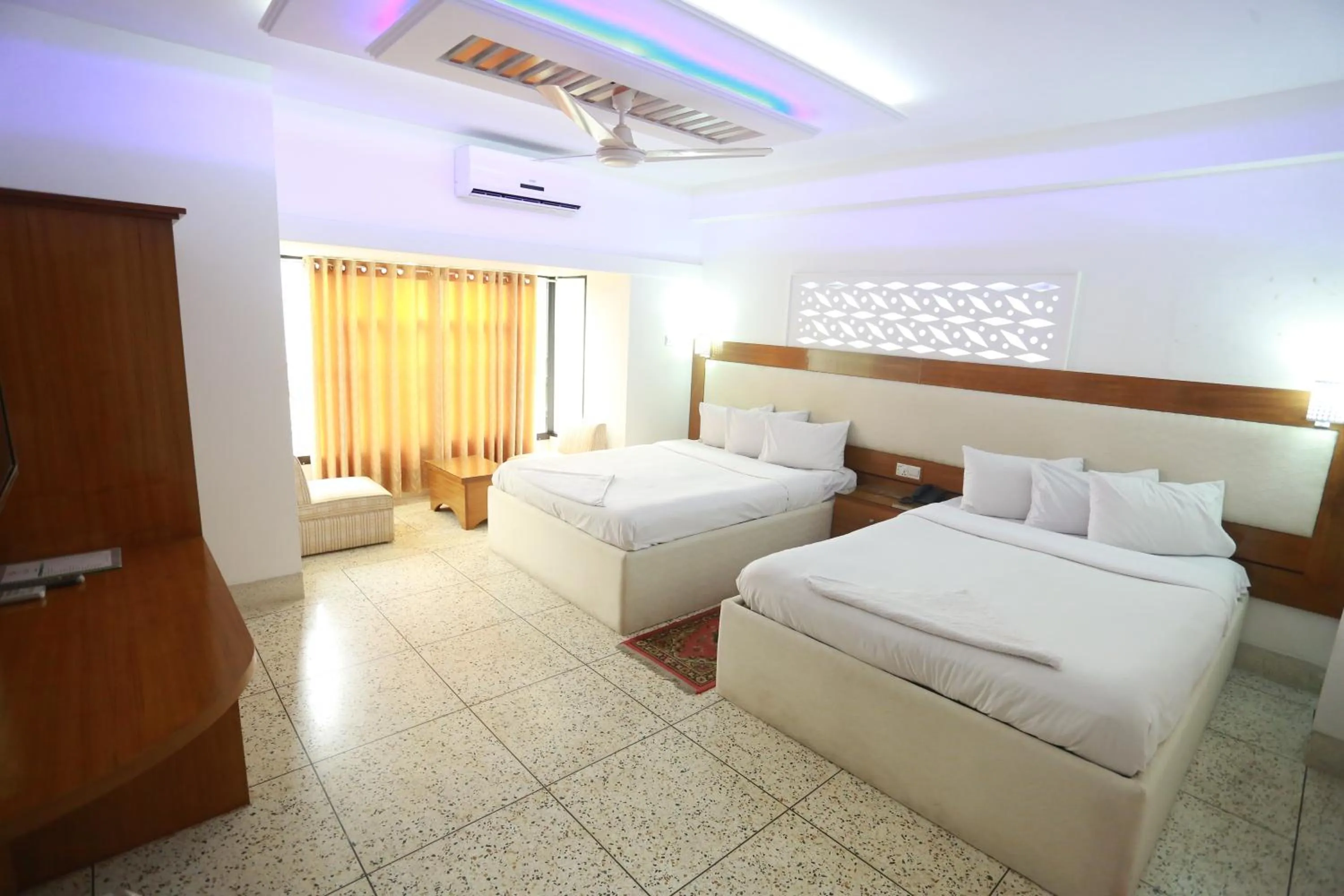 Bed in Nagar Valley Hotel Ltd.