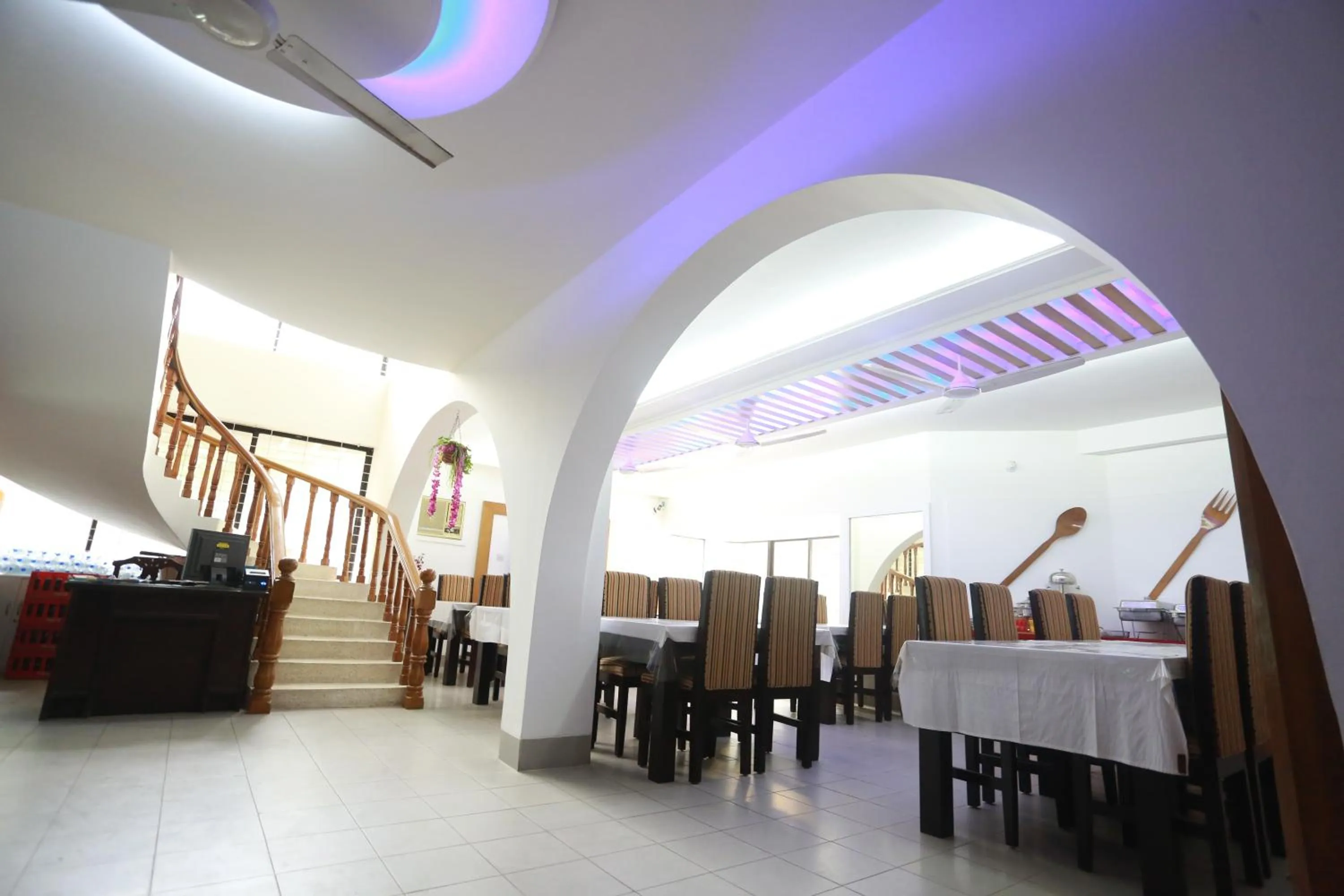 Restaurant/places to eat in Nagar Valley Hotel Ltd.