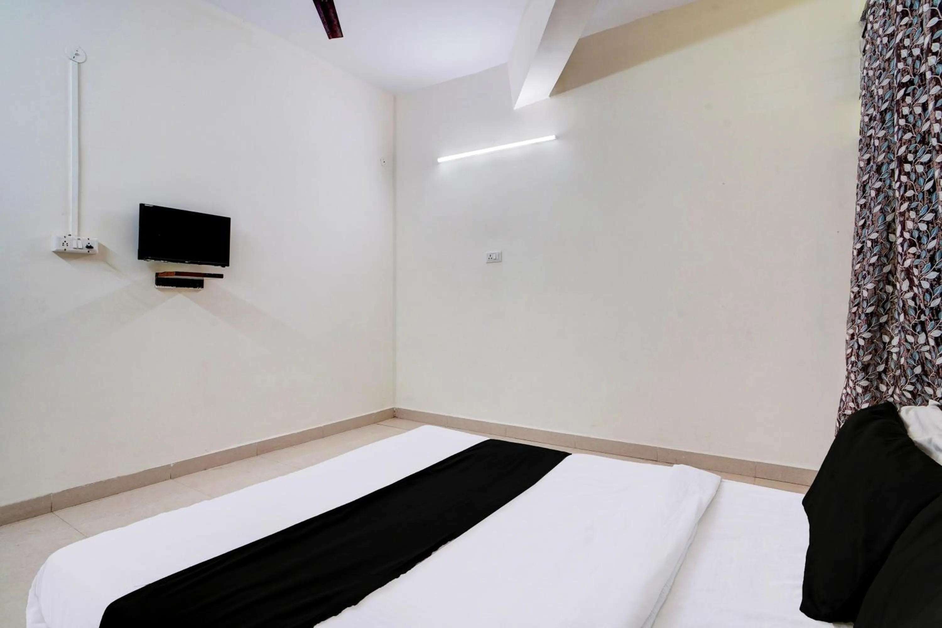 Lobby or reception, Bed in Hotel O Mav Hotel