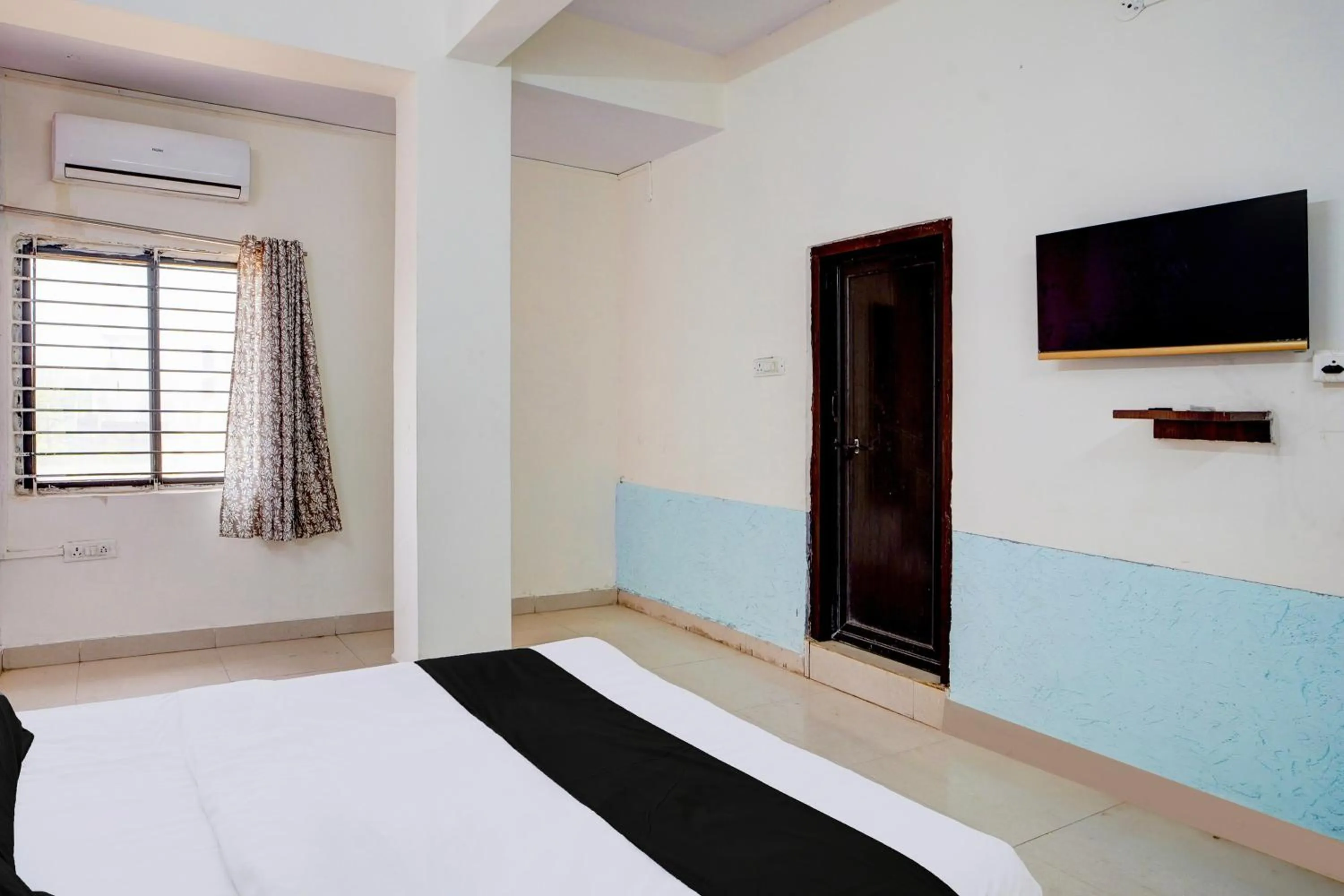 Bedroom, Bed in Hotel O Mav Hotel