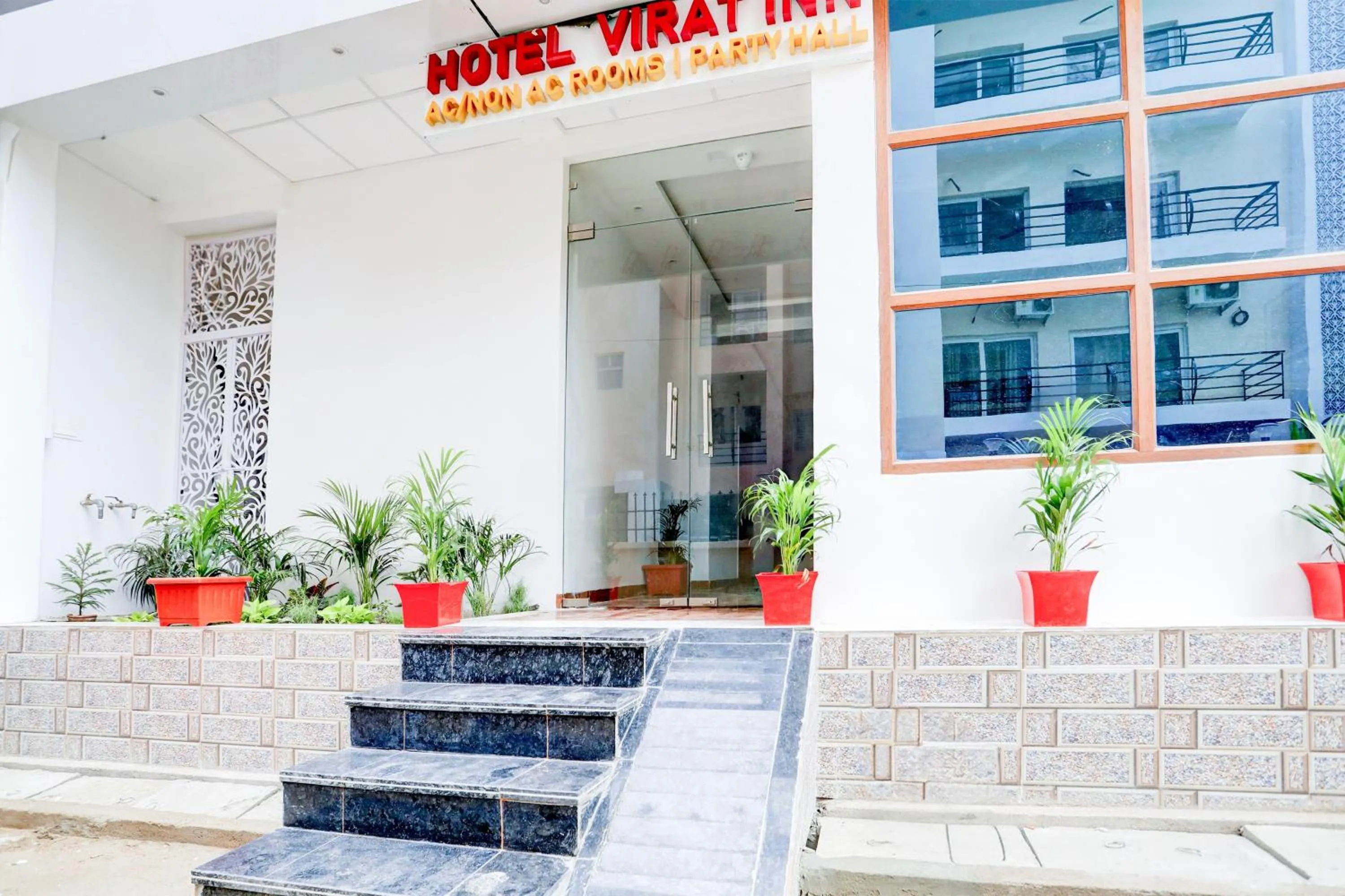 Facade/entrance in Hotel O by OYO Virat Inn