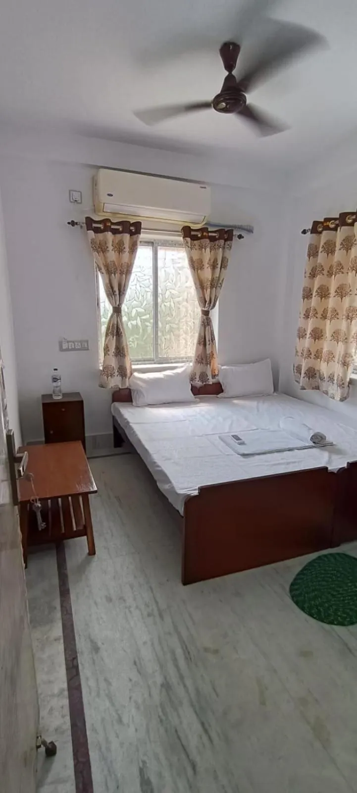 Bed in Regencyy Guest House